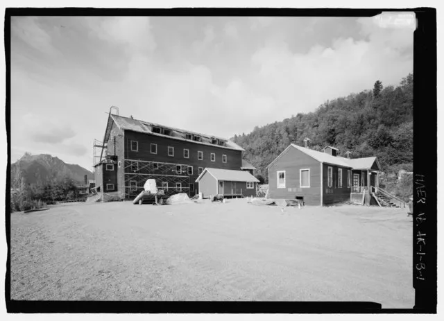 Lowe, Jet on wikimedia