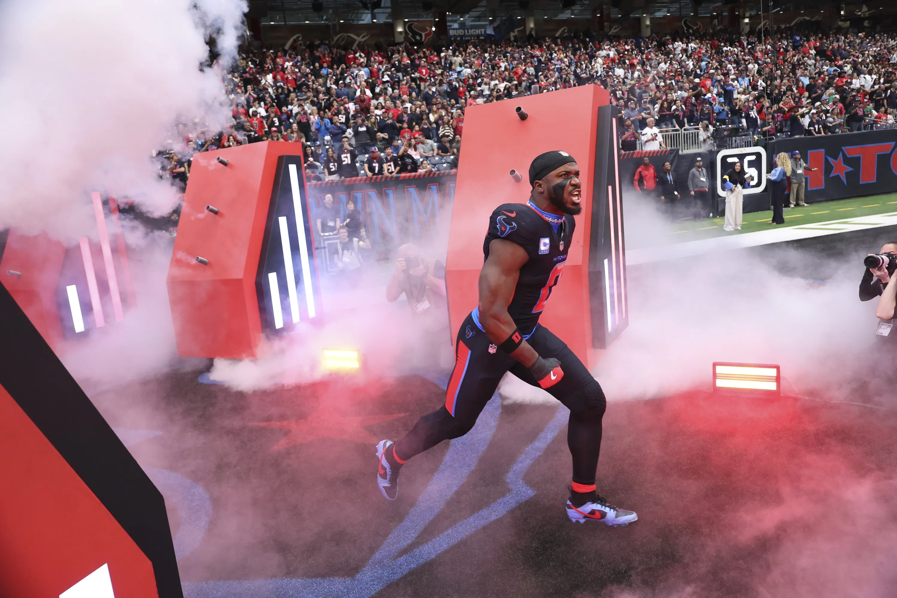Azeez Al-Shaair Stands Firm Despite Texans’ Playoff Exit