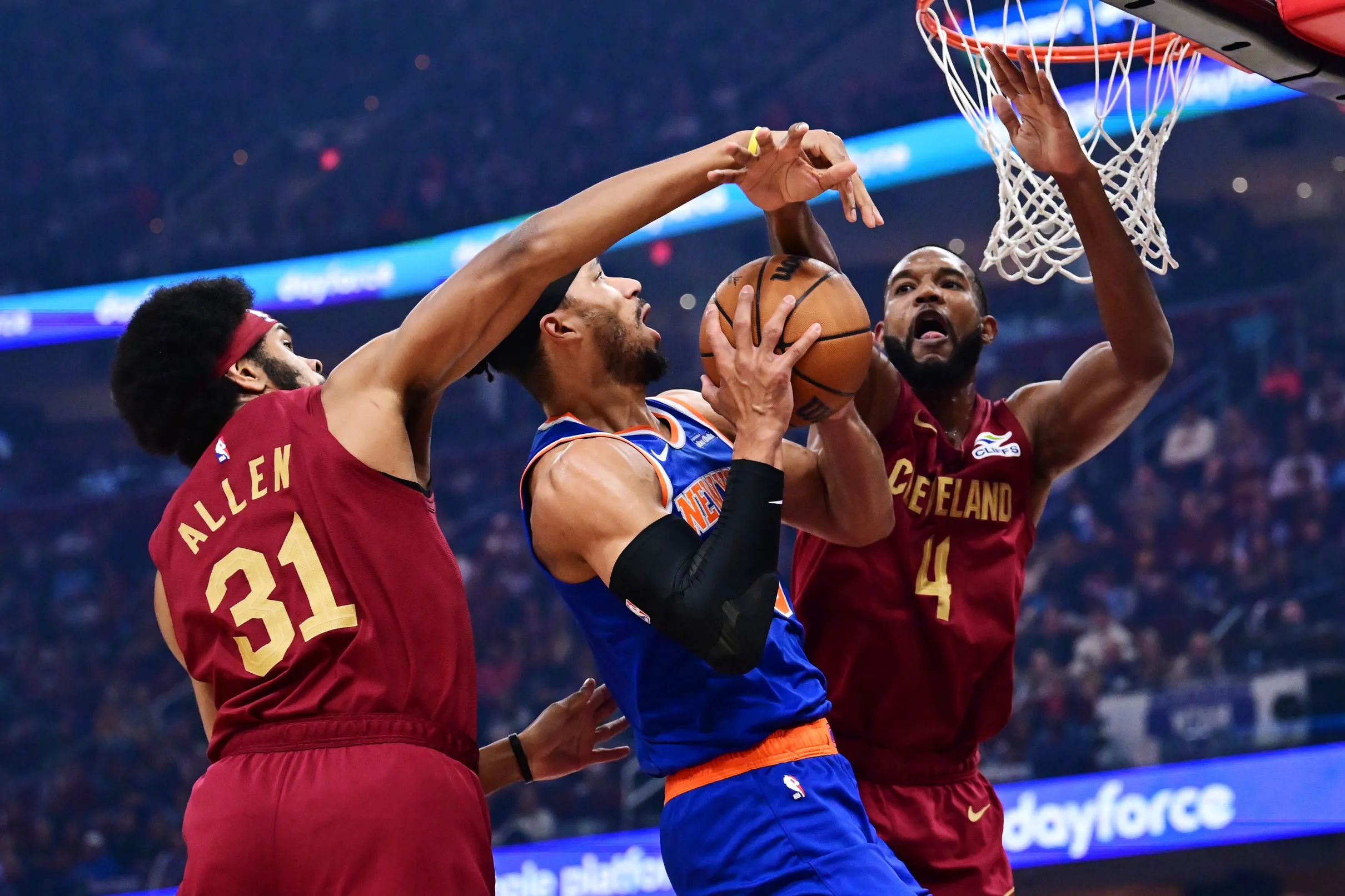 Cavaliers Recenter Their Attack by Feeding the Frontcourt