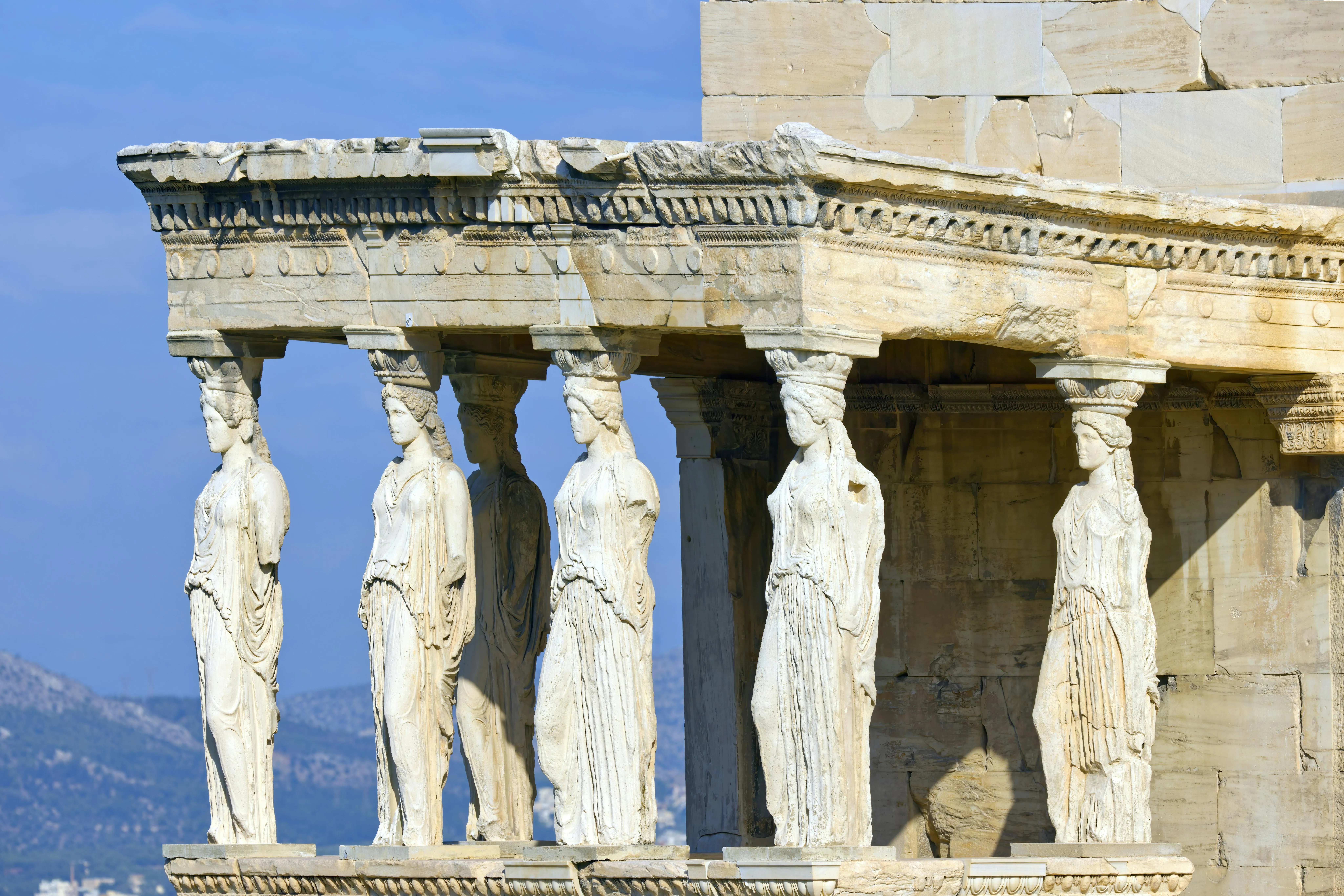 15 Archaeological Finds That Science Can’t Date