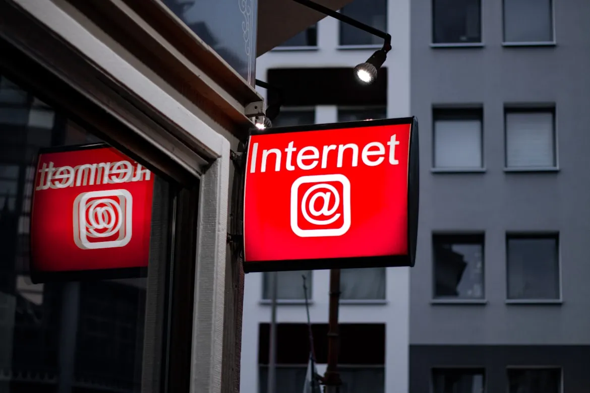 16 Early Internet Moments That Changed Everything