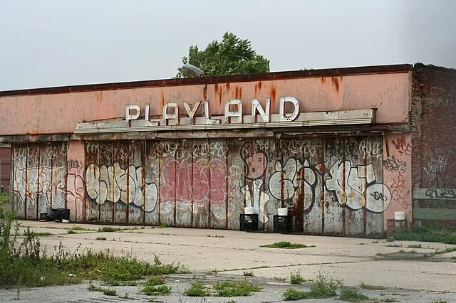 18 Abandoned Amusement Parks from the ’80s You Can’t Visit