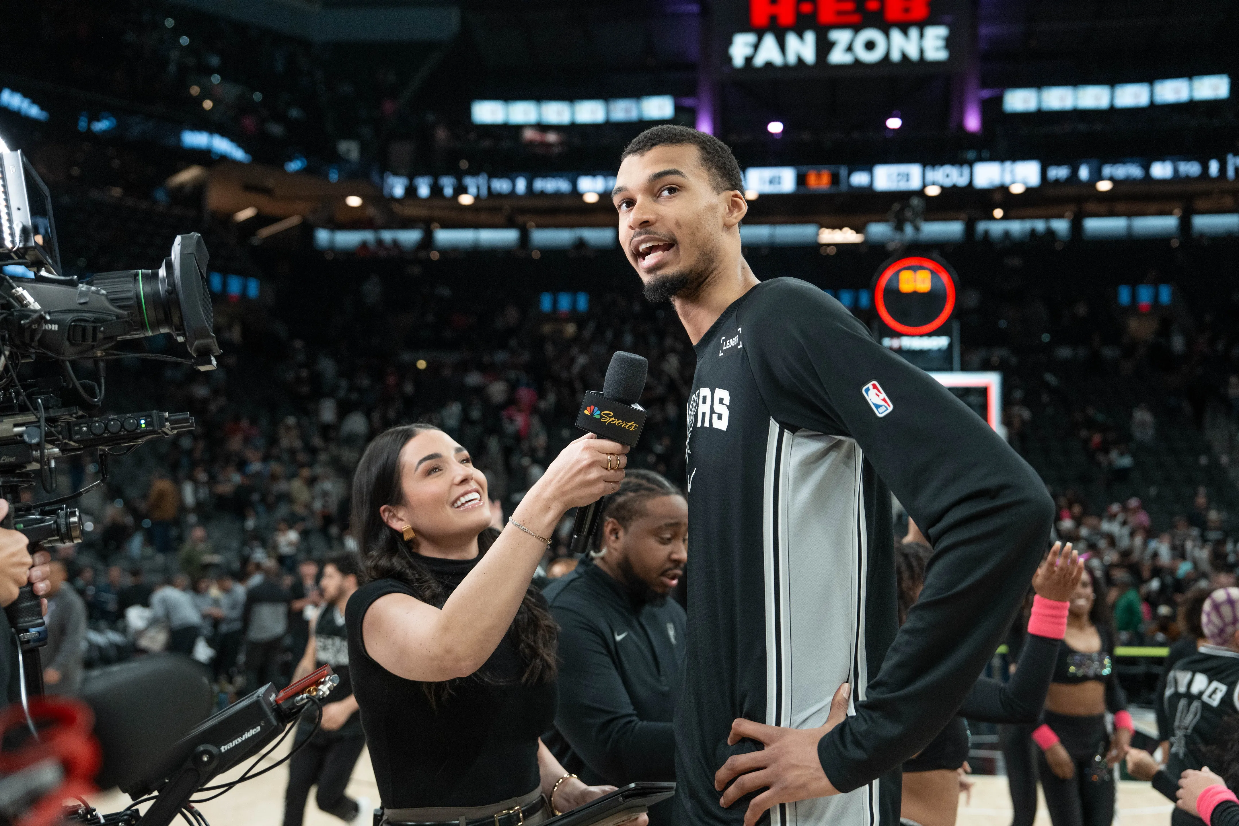 Spurs’ Offensive Explosion Over Rockets Highlights Growing Confidence in San Antonio