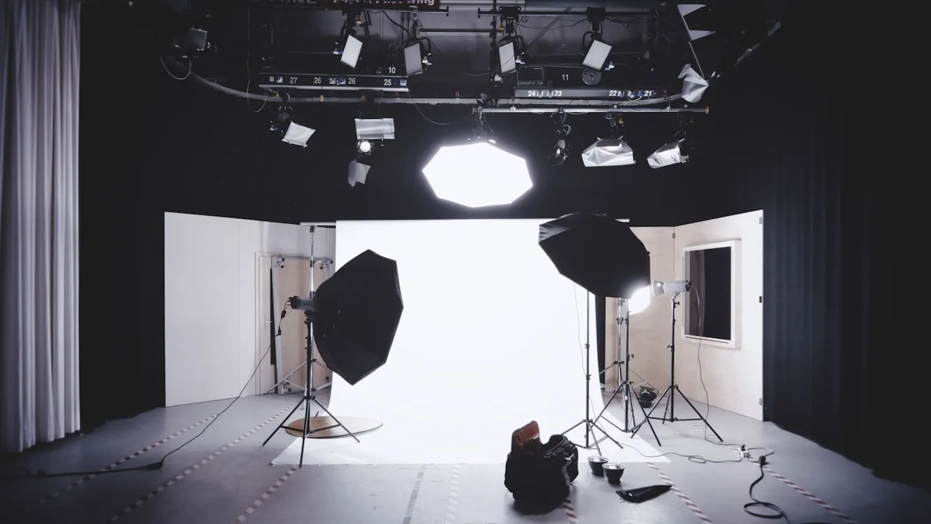 Alexander Dummer from Unsplash