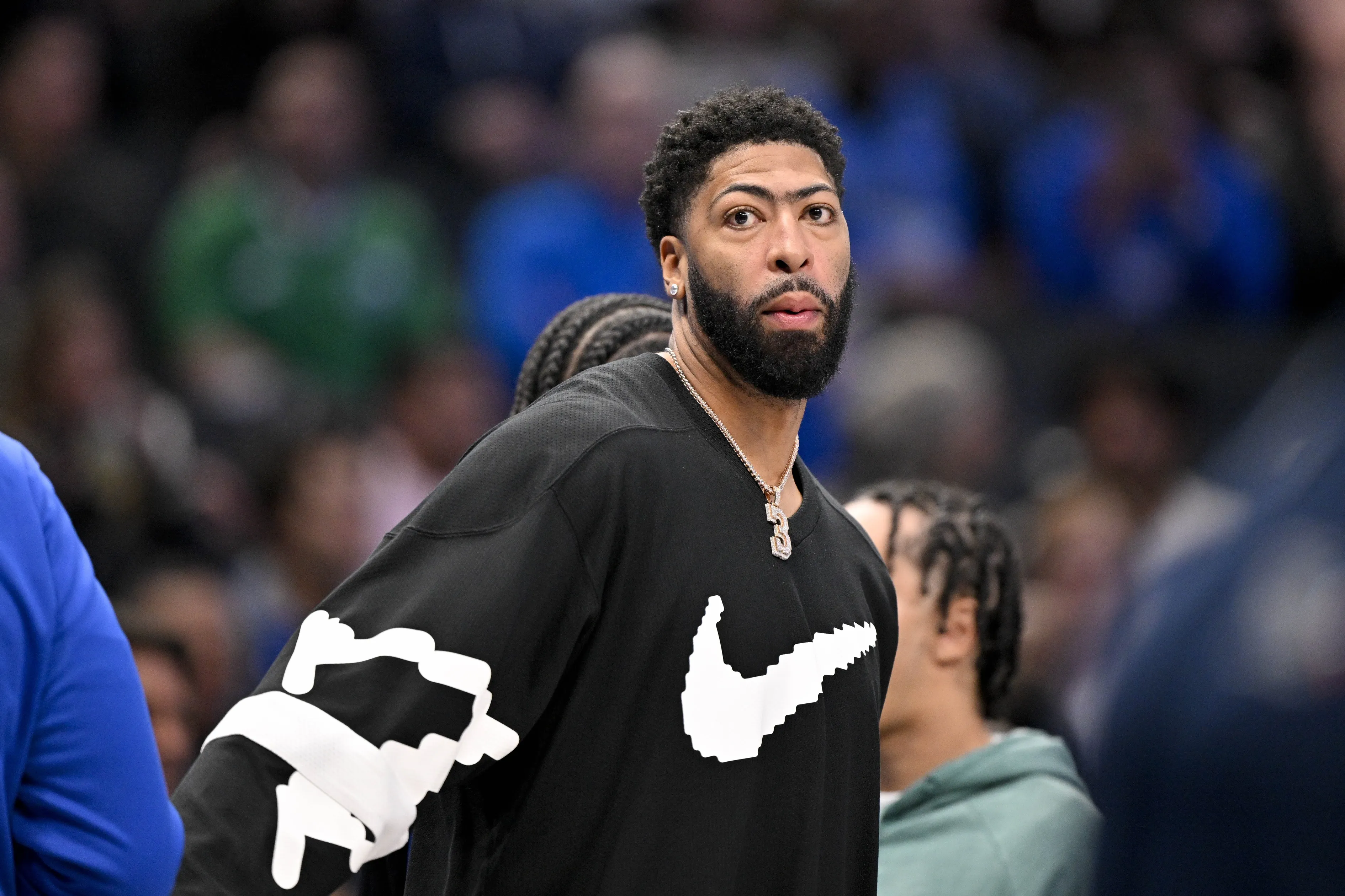 Mavericks’ Slide Sparks Speculation, but Insiders Dismiss Anthony Davis–Warriors Trade Scenario