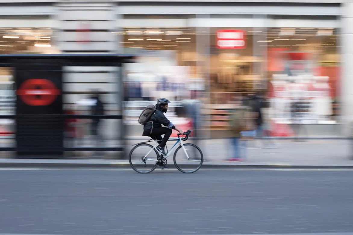 20 Daily Commute Habits From the 1960s That Would Surprise Commuters Today