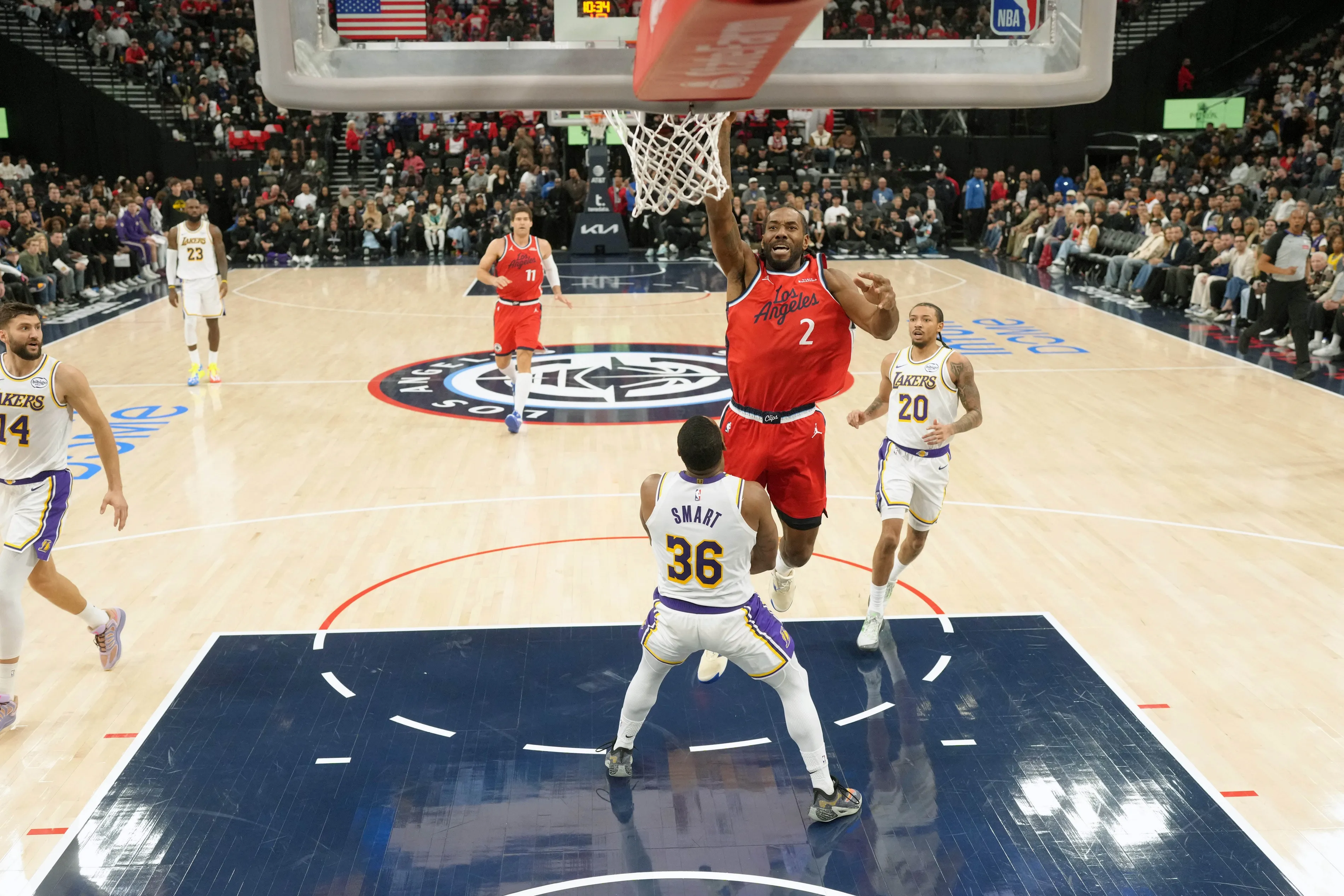 Leonard Lifts Clippers Past Lakers as Humor Takes a Back Seat