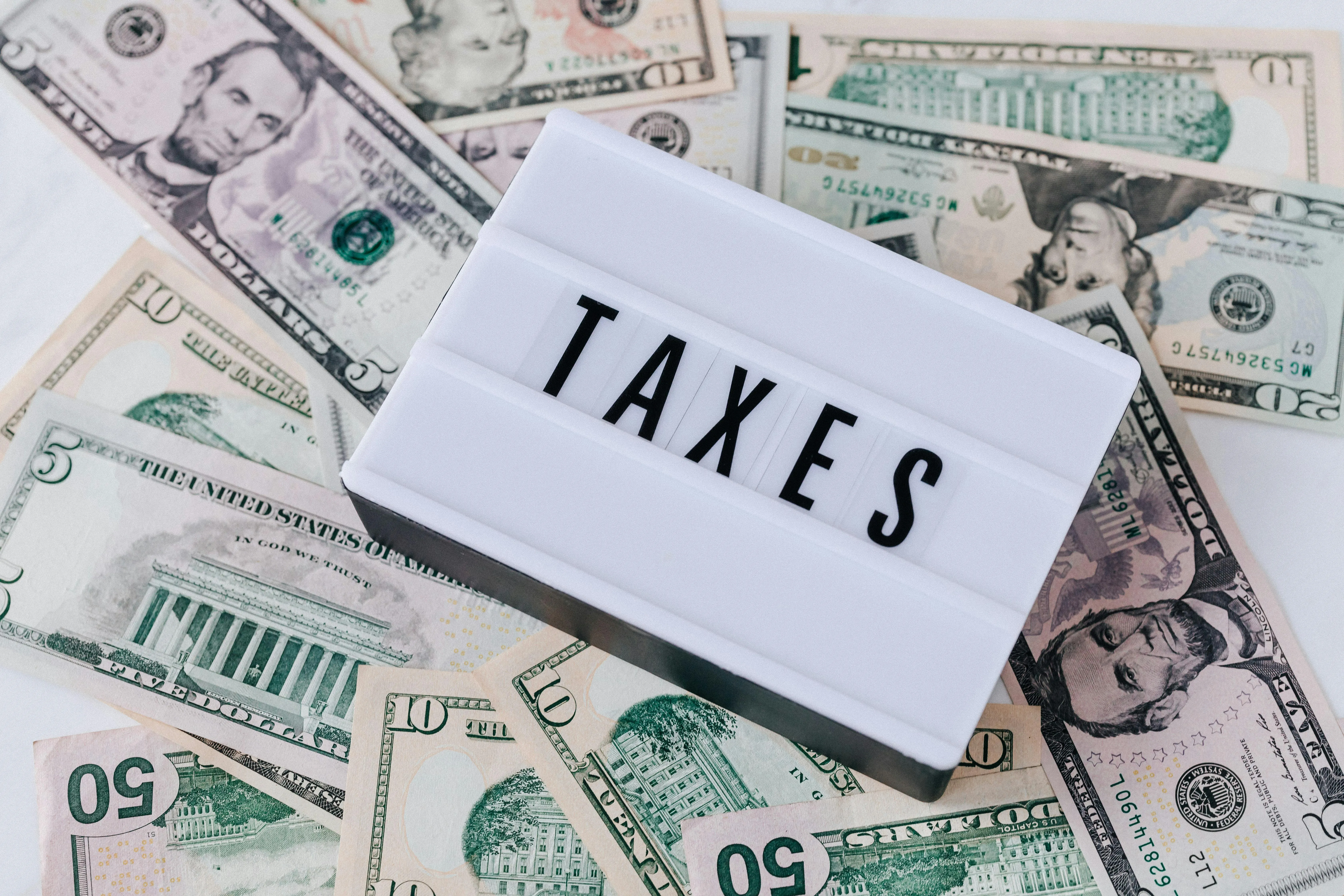 20 Best Tax Tips for Expats Living Abroad