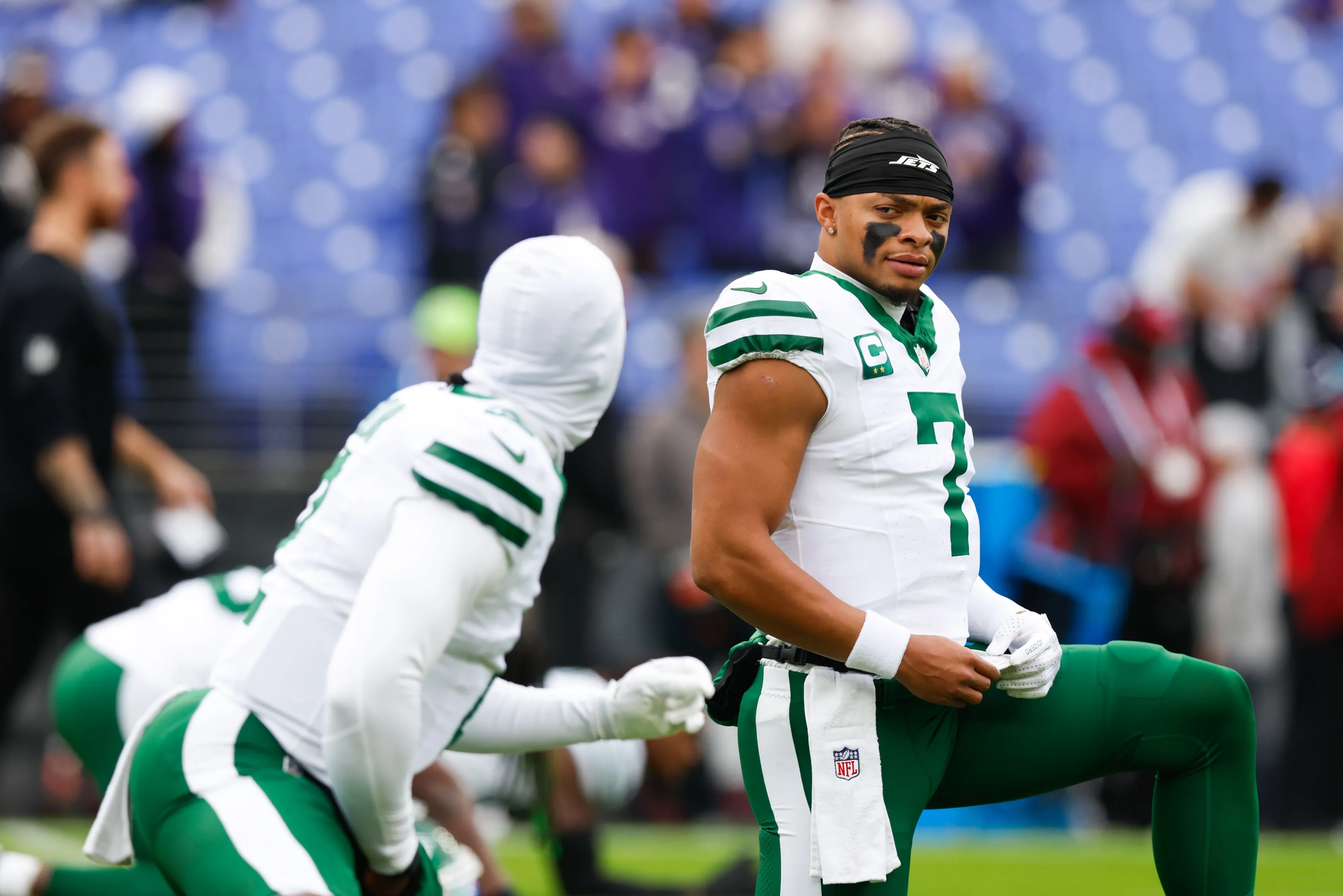 Justin Fields Confronts His Benching as Jets Evaluate Their Quarterback Future