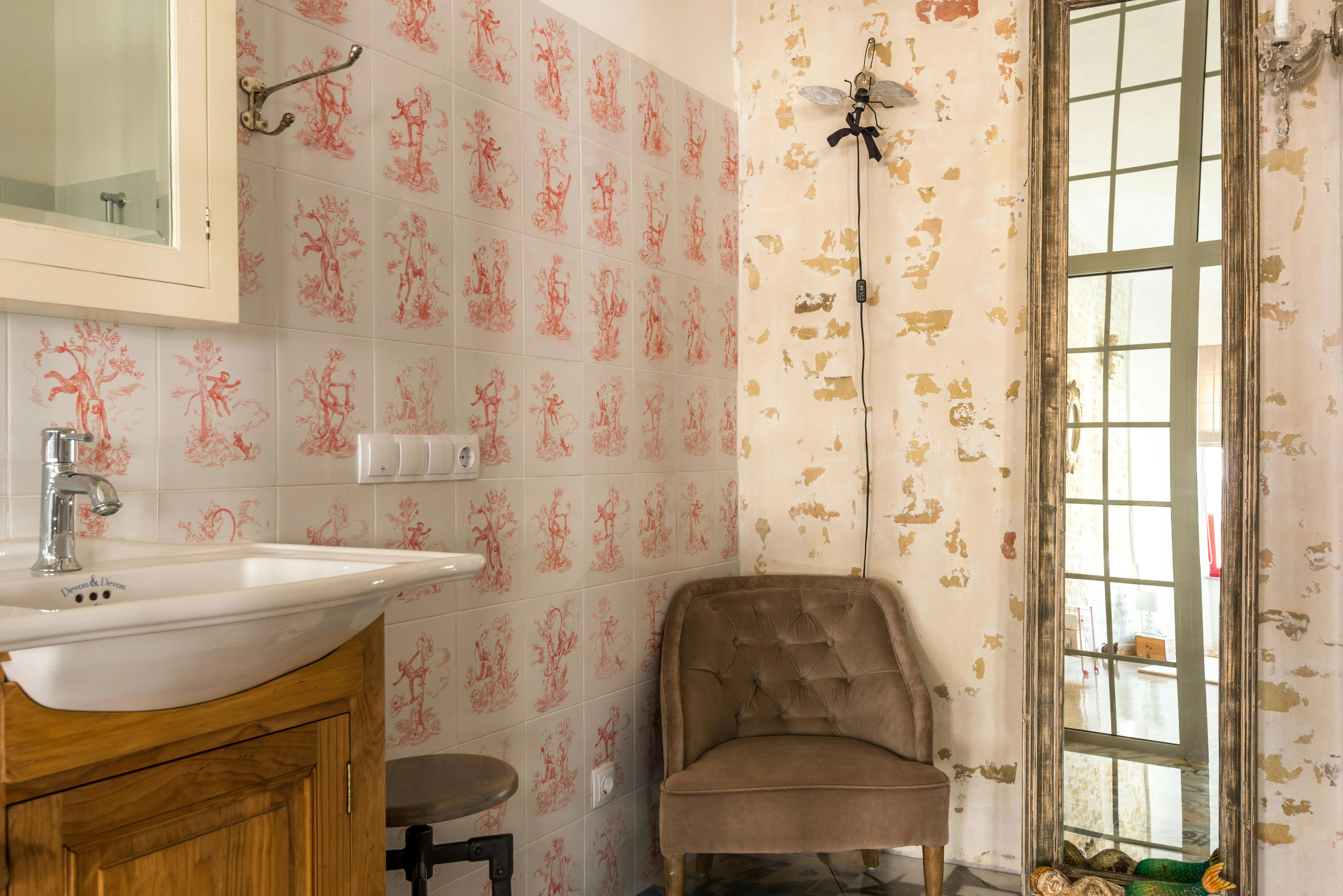 10 Items Commonly Found in Bathroom Cabinets in the Past