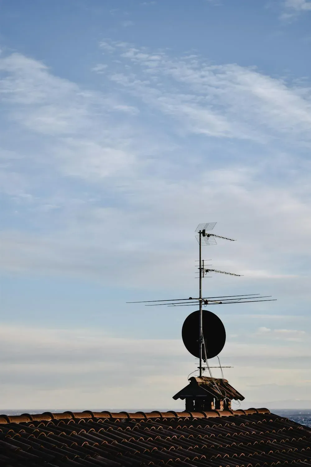 16 Times You Had to Adjust the TV Antenna Just Right