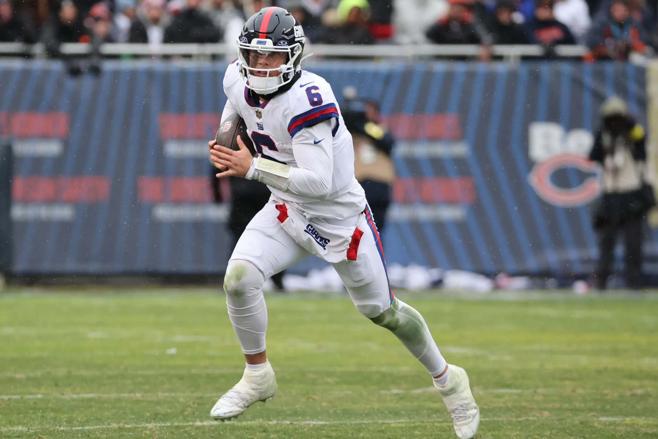 Giants Rookie QB Jaxson Dart Exits with Concussion in Win Over Bears