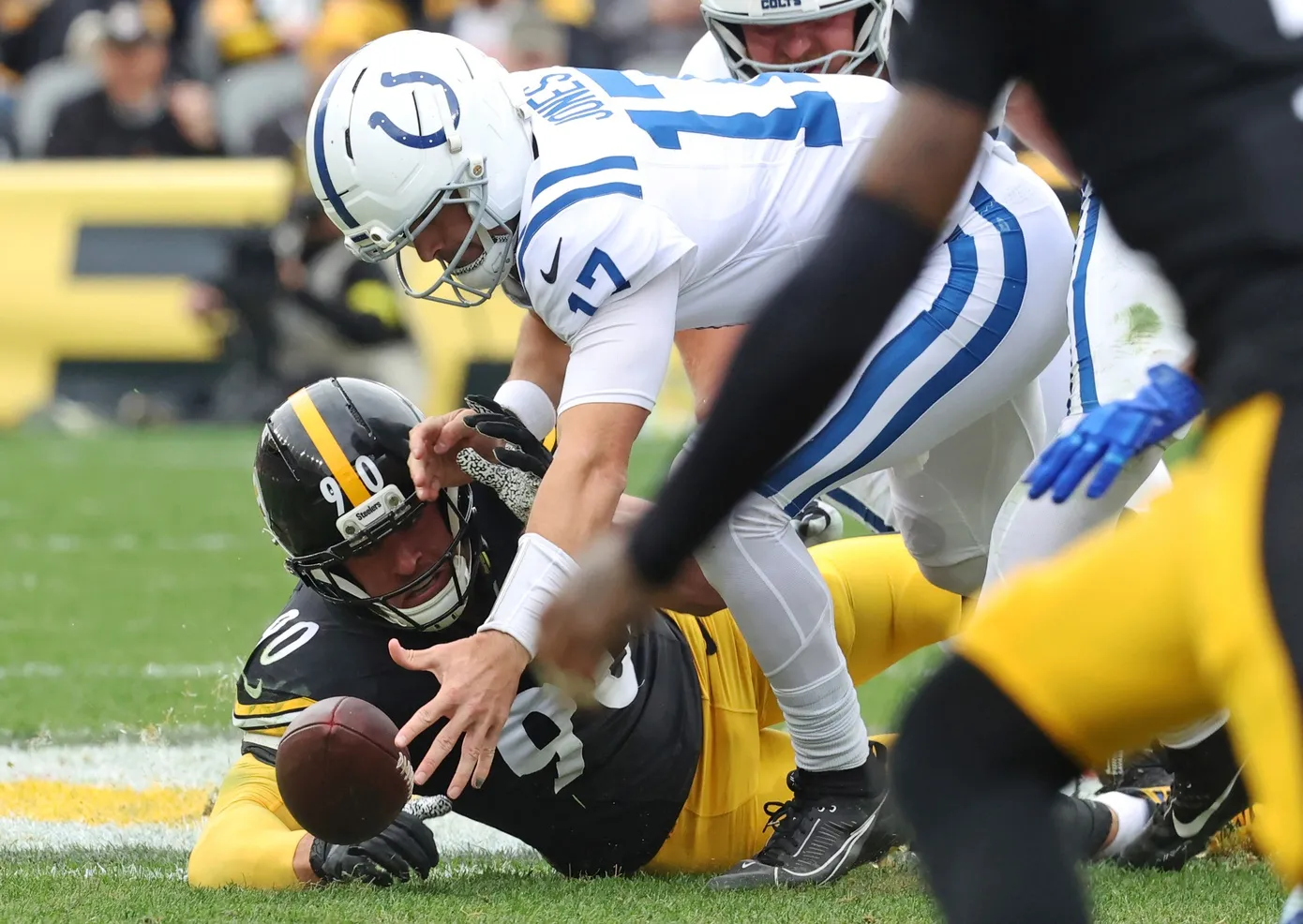 Turnover Trouble: Daniel Jones’ Five Giveaways Doom Colts in 27–20 Loss to Steelers