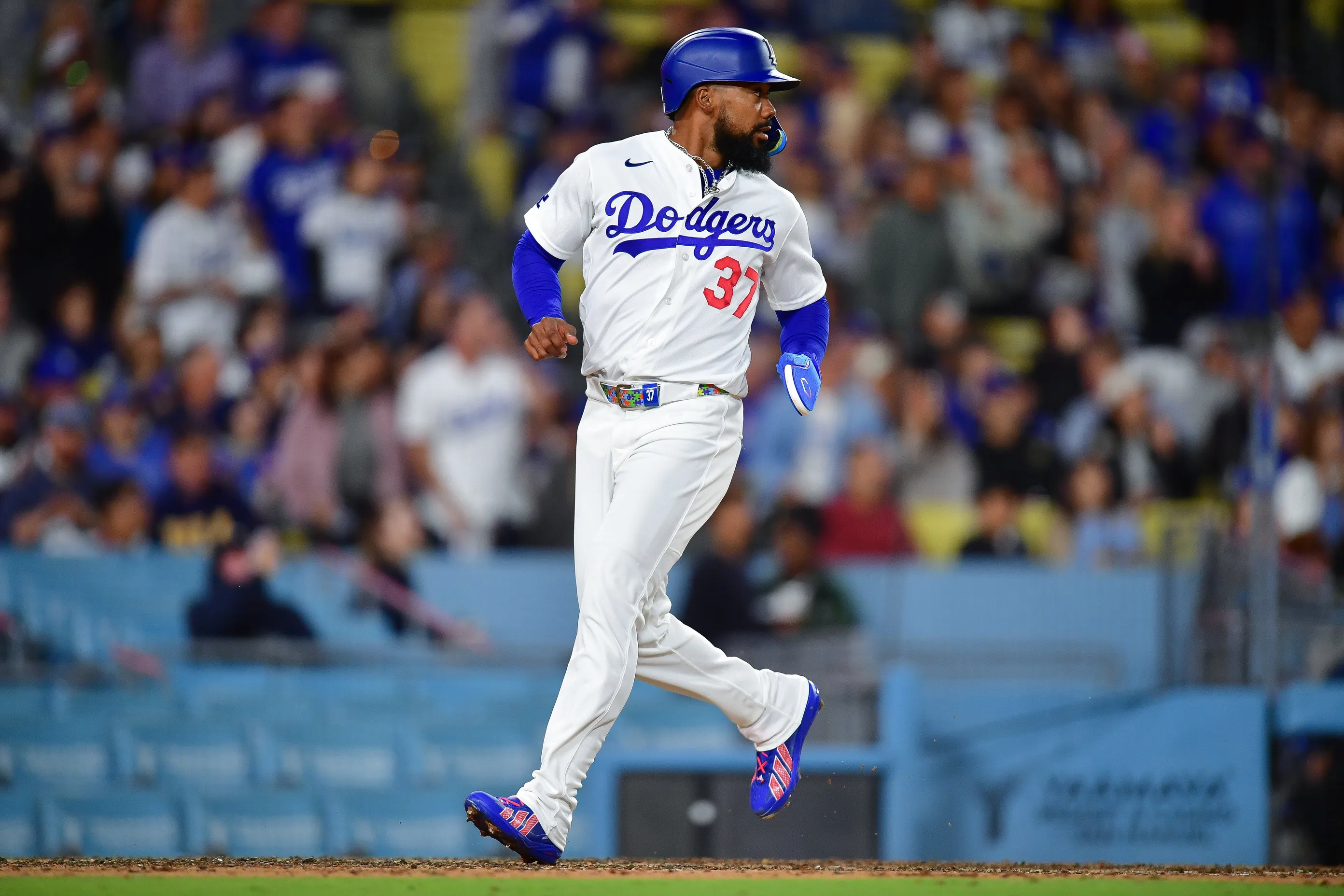 Teoscar Hernández Injury Adds to Dodgers’ Outfield Concerns After Rockies Win