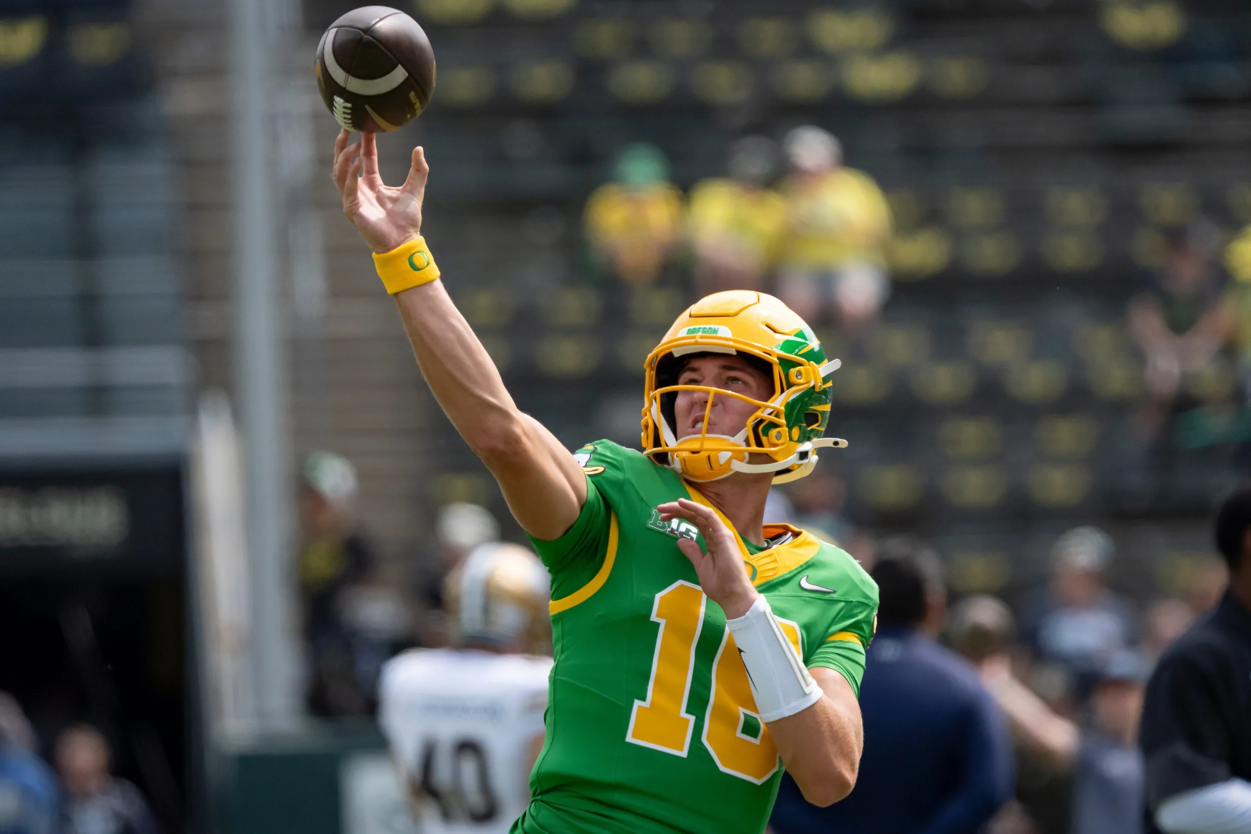 Oregon’s Quarterback Depth Spurs Austin Novosad’s Transfer to Bowling Green