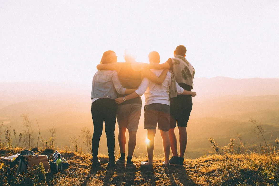 18 Ways Adults Spent Time With Friends Before Modern Entertainment