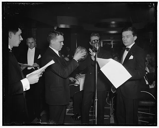 Harris & Ewing, photographer on Wikimedia Commons