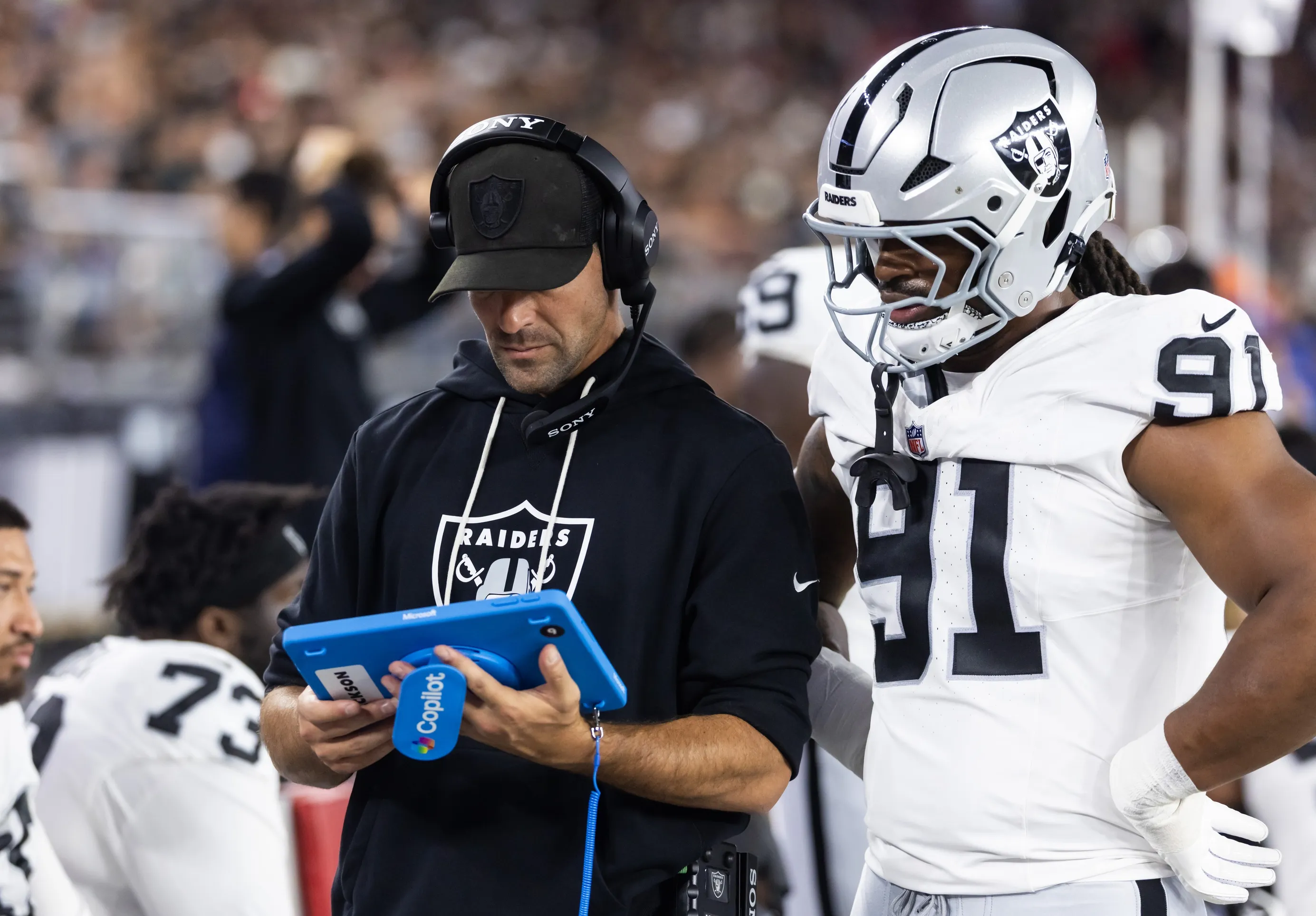 Raiders Promote Rob Leonard to Defensive Coordinator Under Kubiak