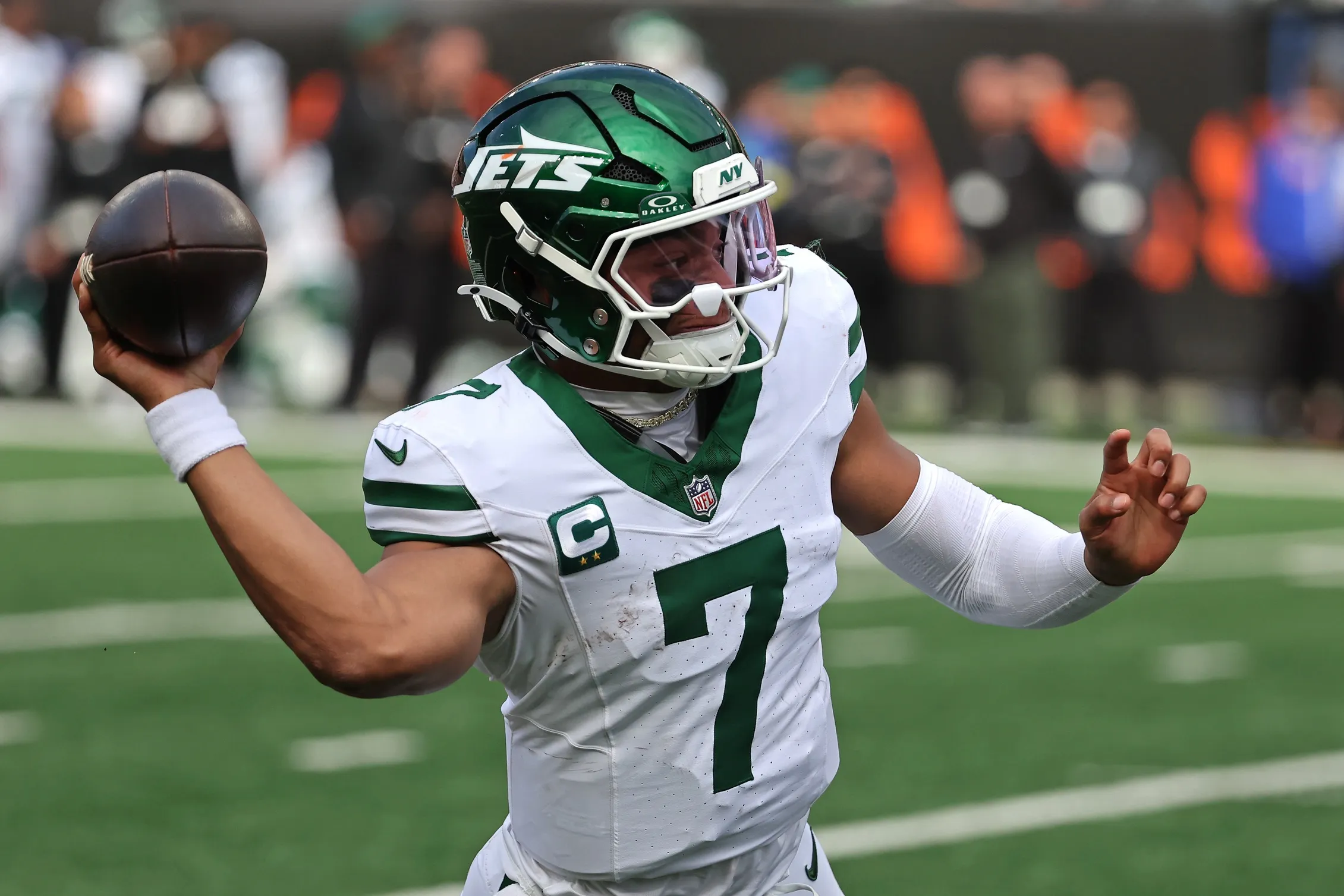 Jets’ Justin Fields Overcomes Adversity in Stunning Win Against Bengals