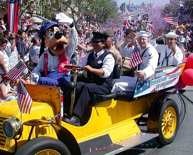 U.S. Navy photo by Journalist 2nd Class Jason Heavner on wikimedia