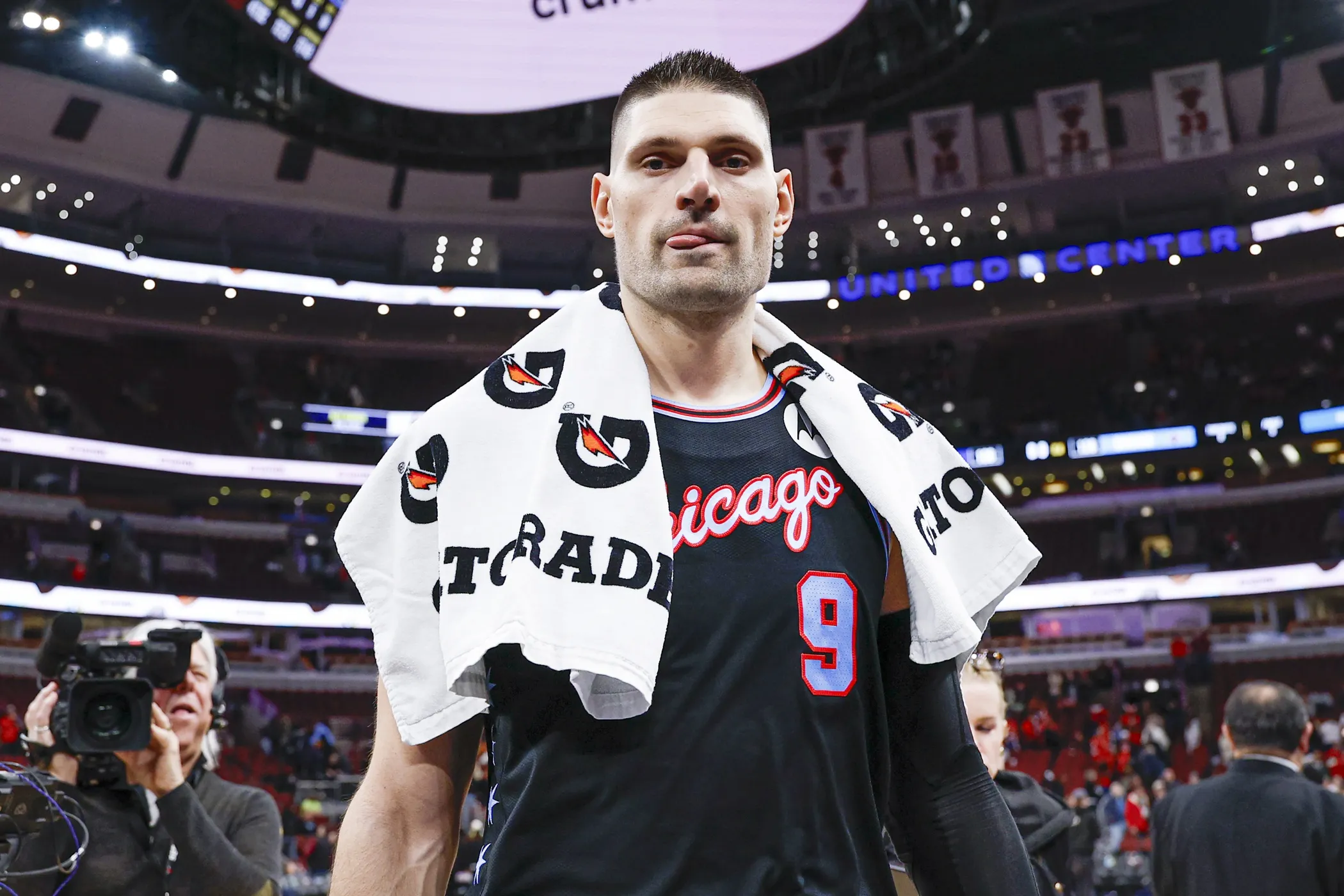 Vucevic Delivers Again as Bulls Edge Jazz in Thrilling Finish