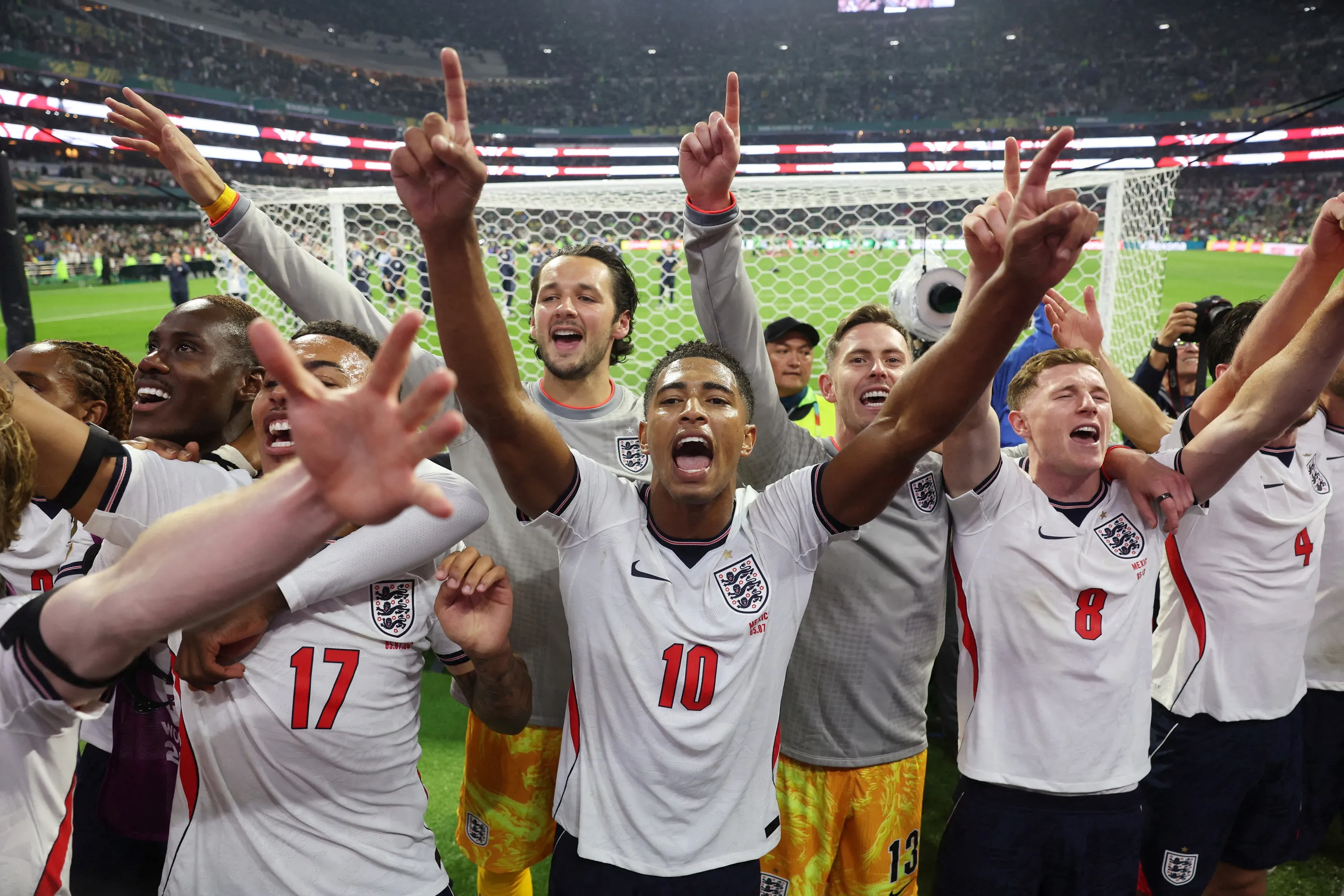 England Outlasts Mexico in Five-Goal Thriller to Reach World Cup Quarterfinals