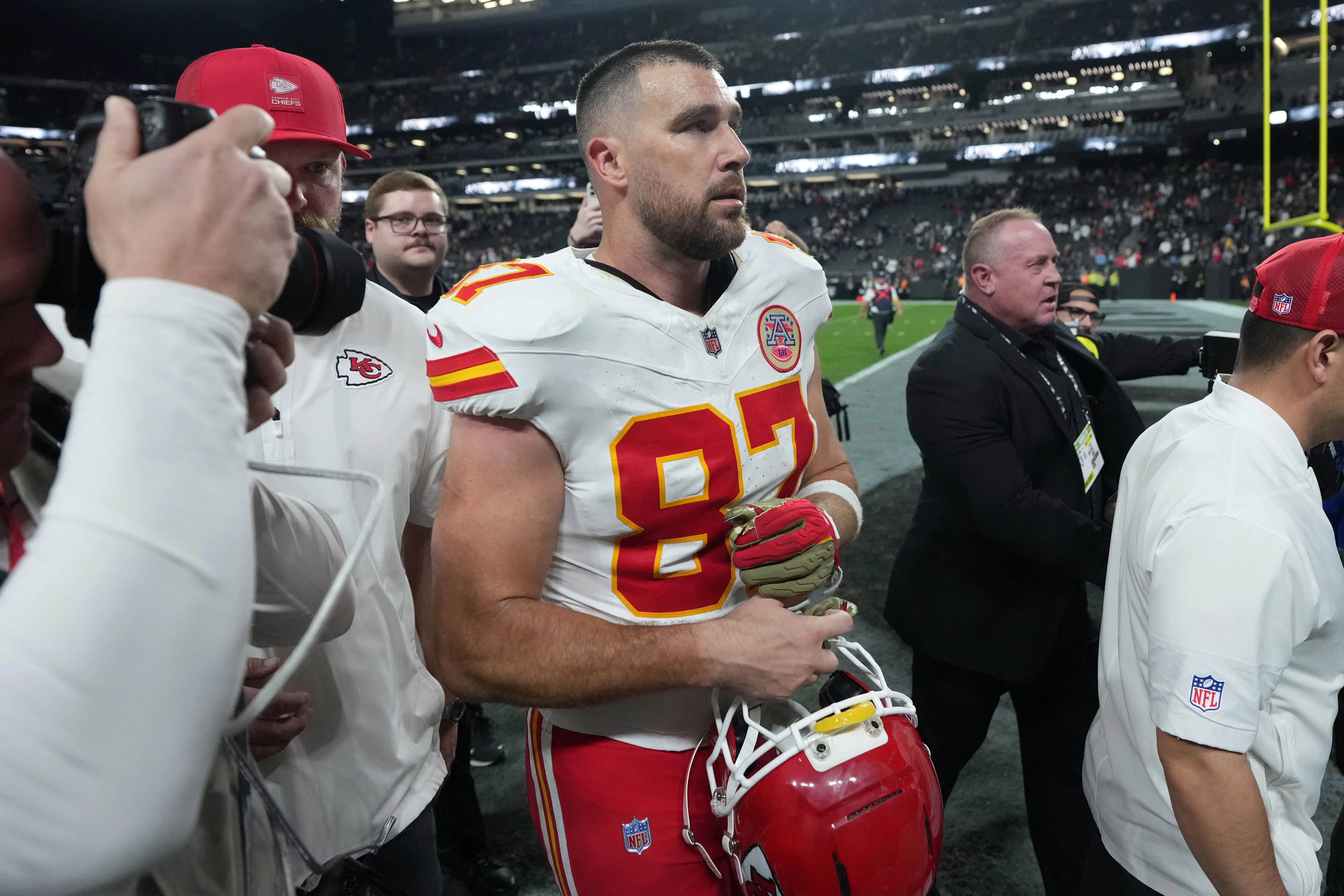 Inside Travis Kelce’s Quiet Pause After a Tough Ending