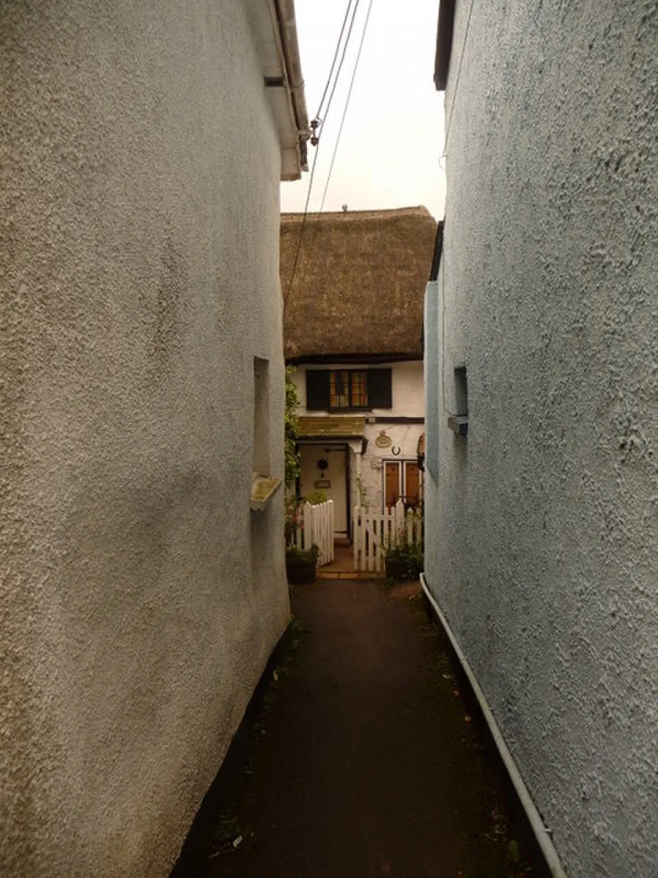 18 Hidden Alleys and Street Corners of the 1950s No Longer Found in Modern Cities