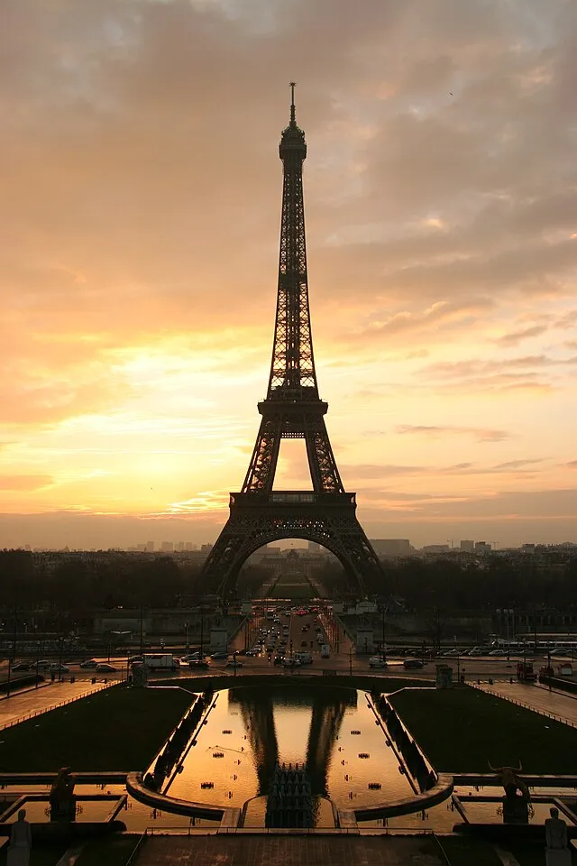 Eiffel tower on Wikimedia Commons