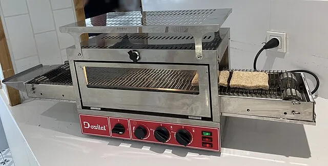 Durchlauftoaster on Wikimedia Commons