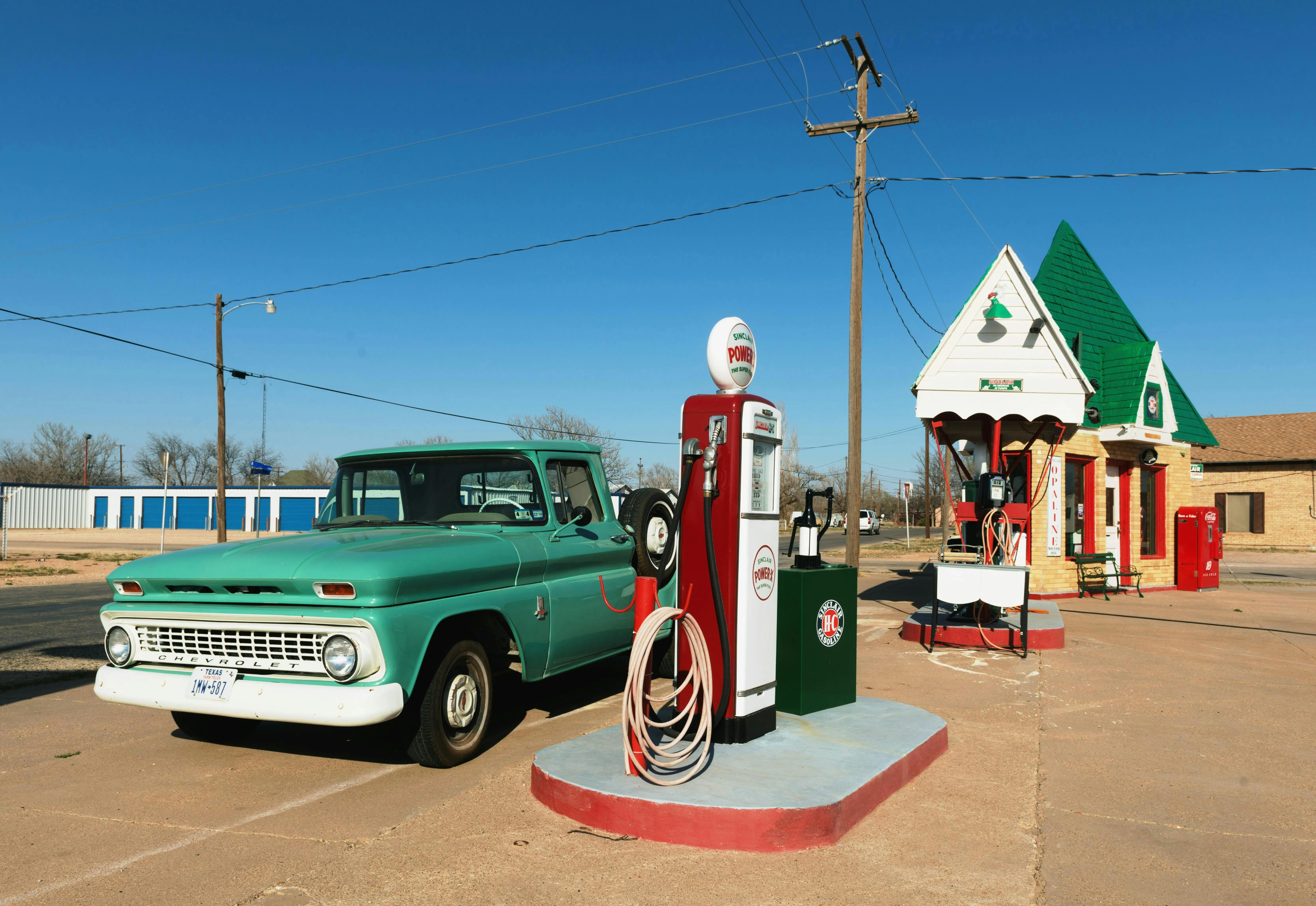 17 Retro Gas Station Features That Have Disappeared