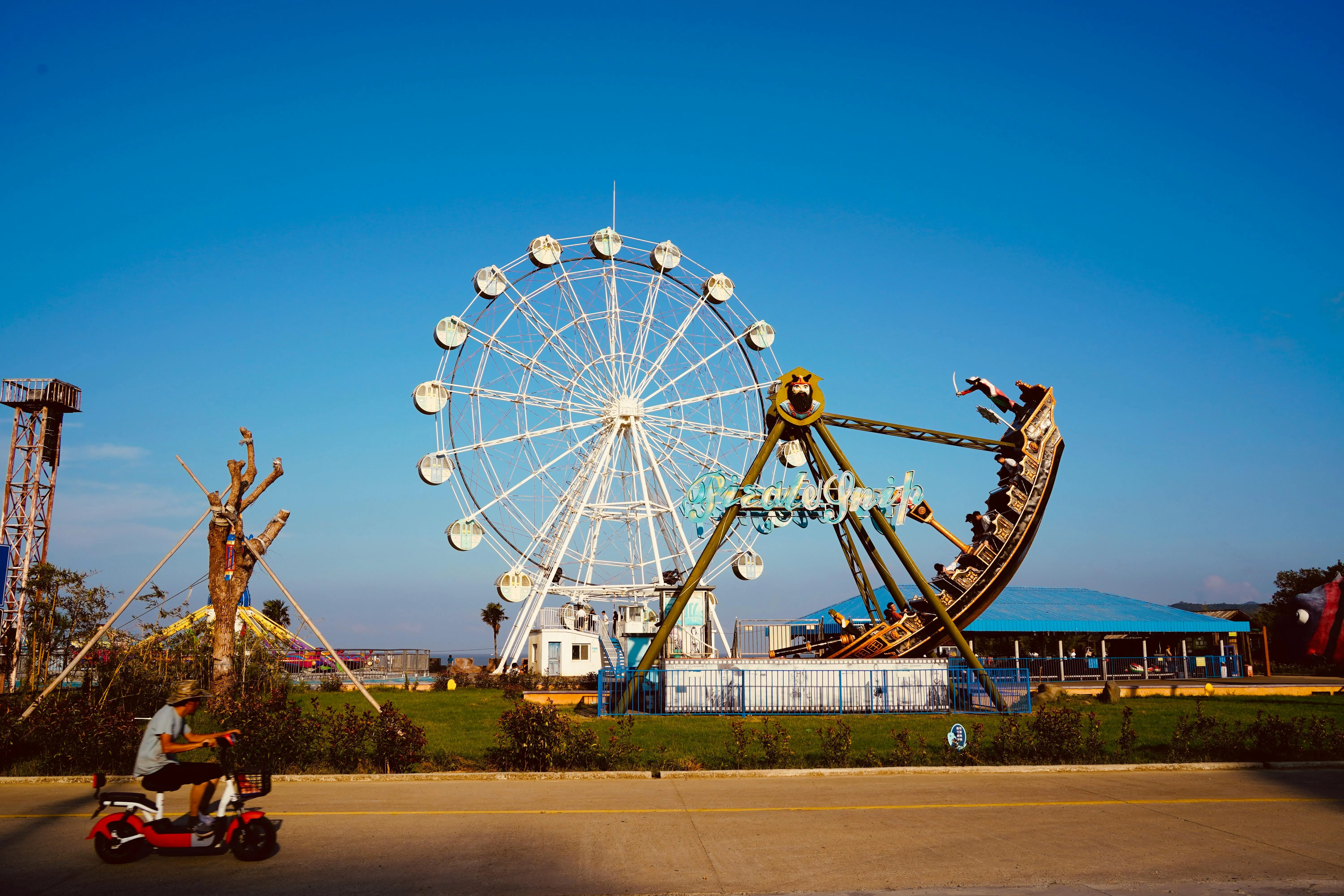 16 Theme Park Rides from the ’80s That Are Now Collectibles