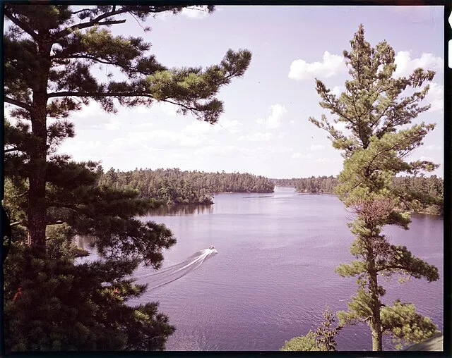 VNDS on Wikimedia Commons