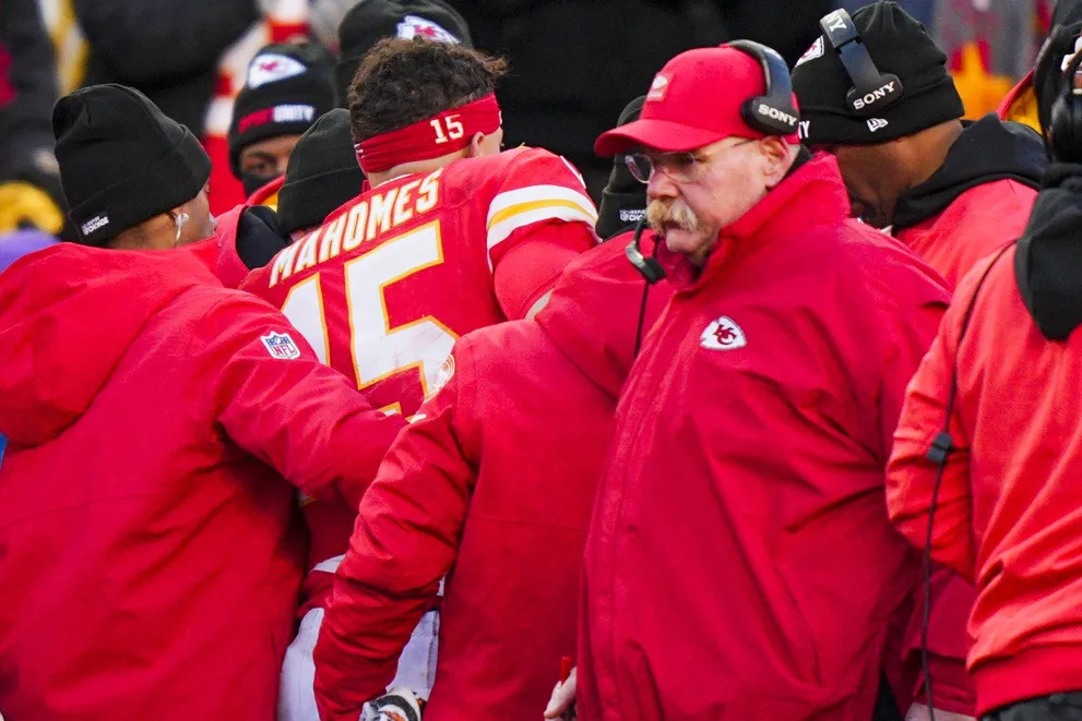 Chiefs’ Playoff Streak Ends as Mahomes Injured in Costly Week 15 Loss