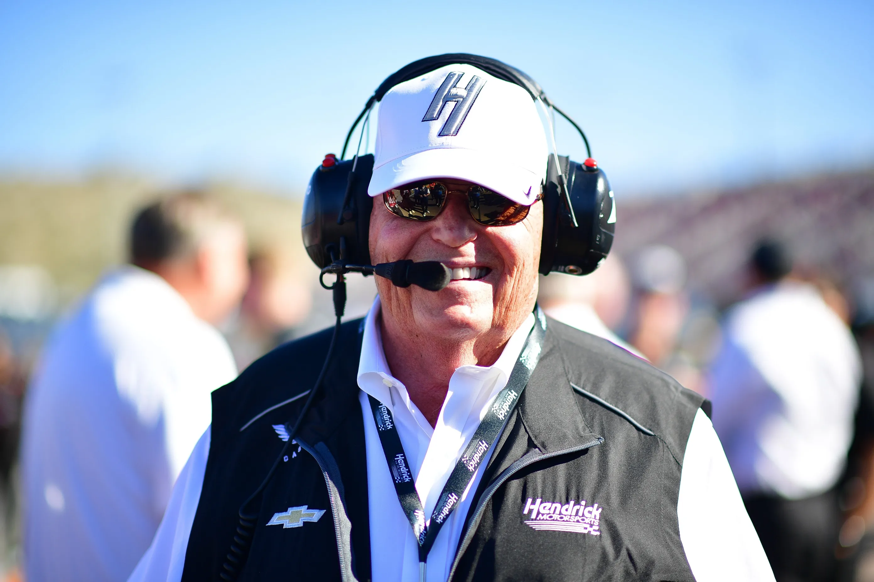 ‘This was real trauma,’ Rick Hendrick’s pit crew member exposes details behind shielding NASCAR reporter in Dover