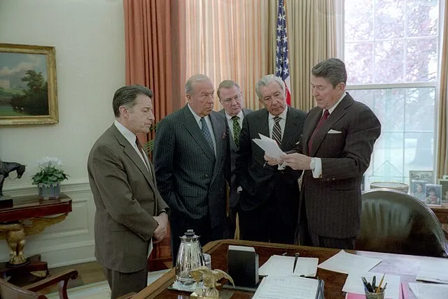 Reagan White House Photographs 1/20/1981 - 1/20/1989 on Wikimedia