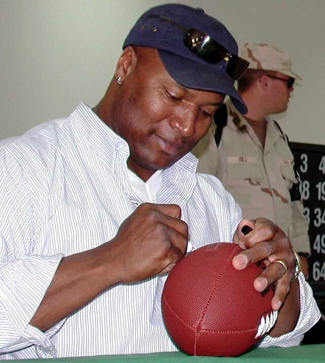 Senior Airman James C. Dillard; cropped by User:Blueag9. on Wikimedia