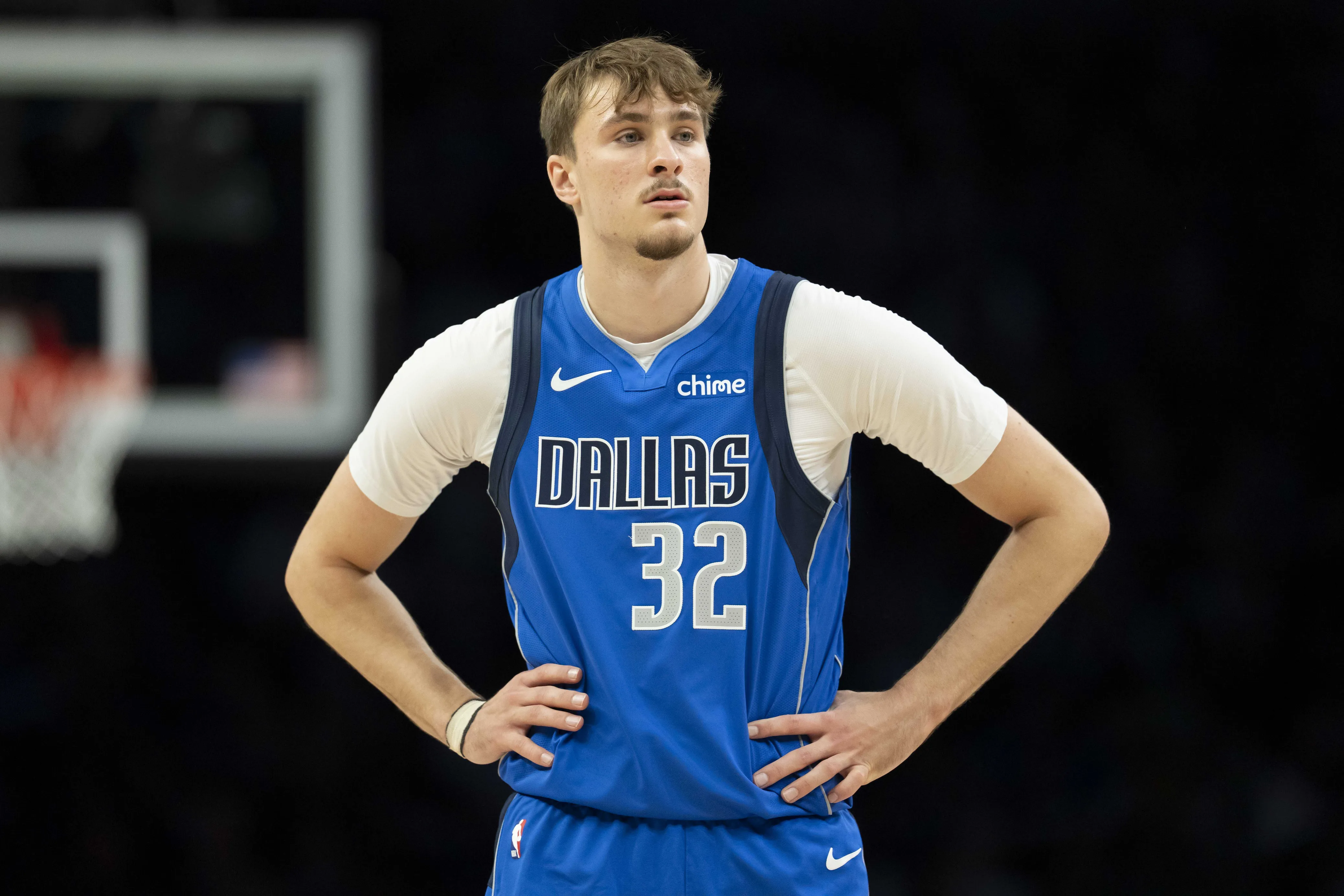 Mavericks Face Uncertainty as Rookie Flagg Added to Injury Report