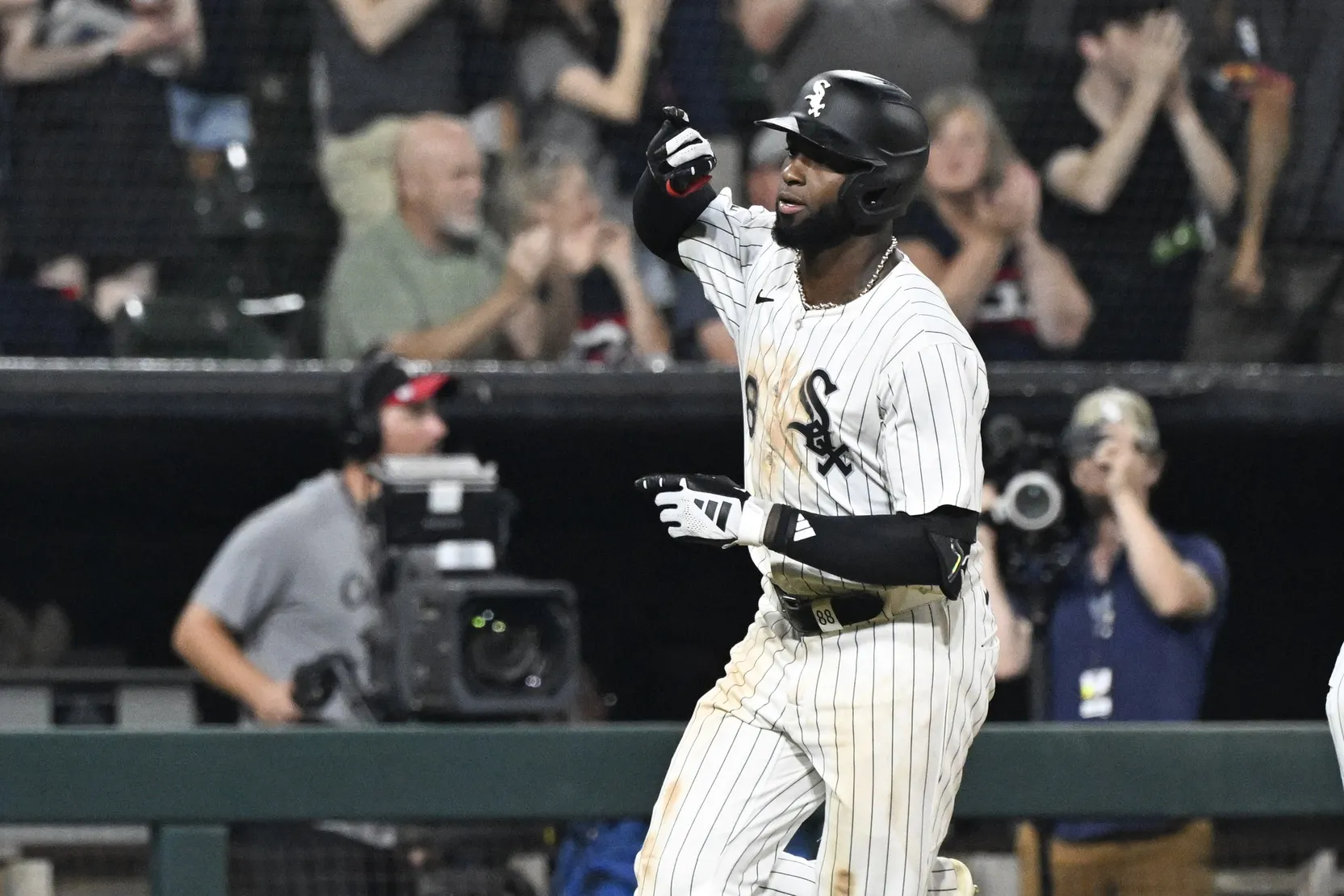 Reds Eye Luis Robert Jr. as Key Offseason Addition