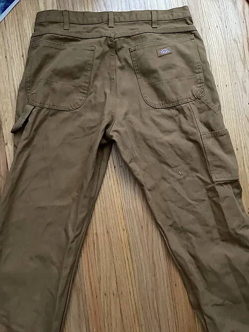 Clothingphotoguy on Wikimedia Commons