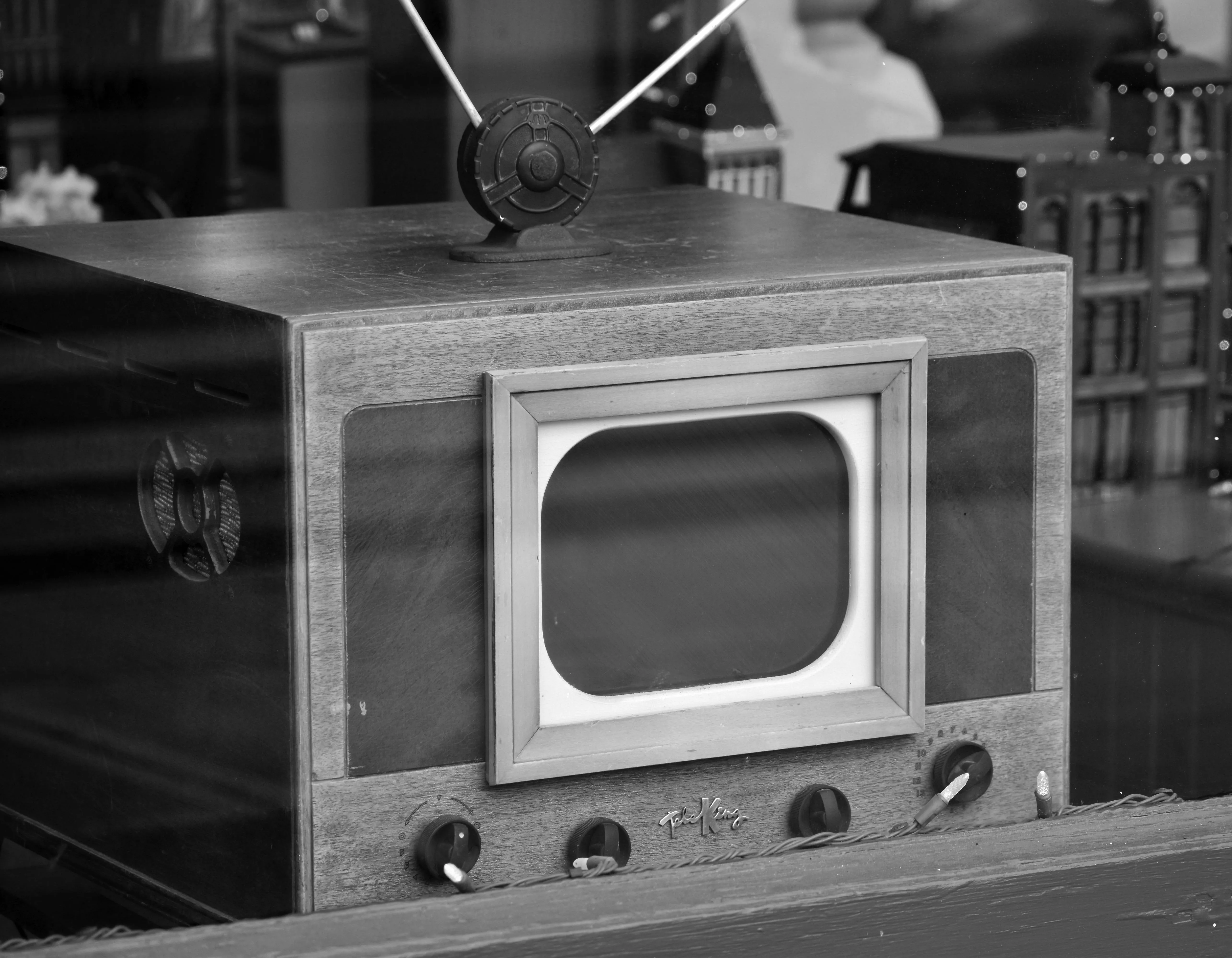 12 Vintage TV Show Sets That Wouldn’t Be Built Today