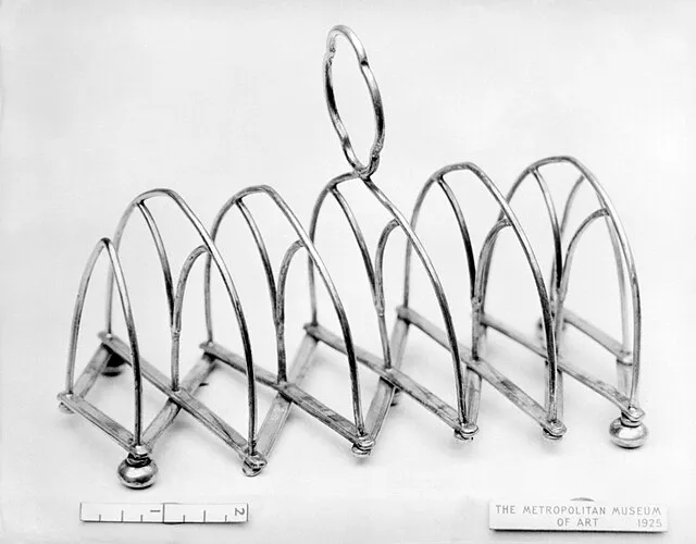Creator:Roberts, Cadman and Co. on Wikimedia Commons