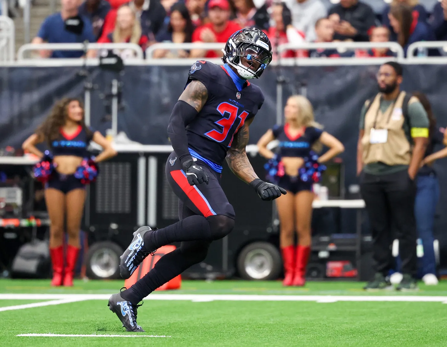 Lions Add Damone Clark to Bolster Linebacker Depth and Special Teams