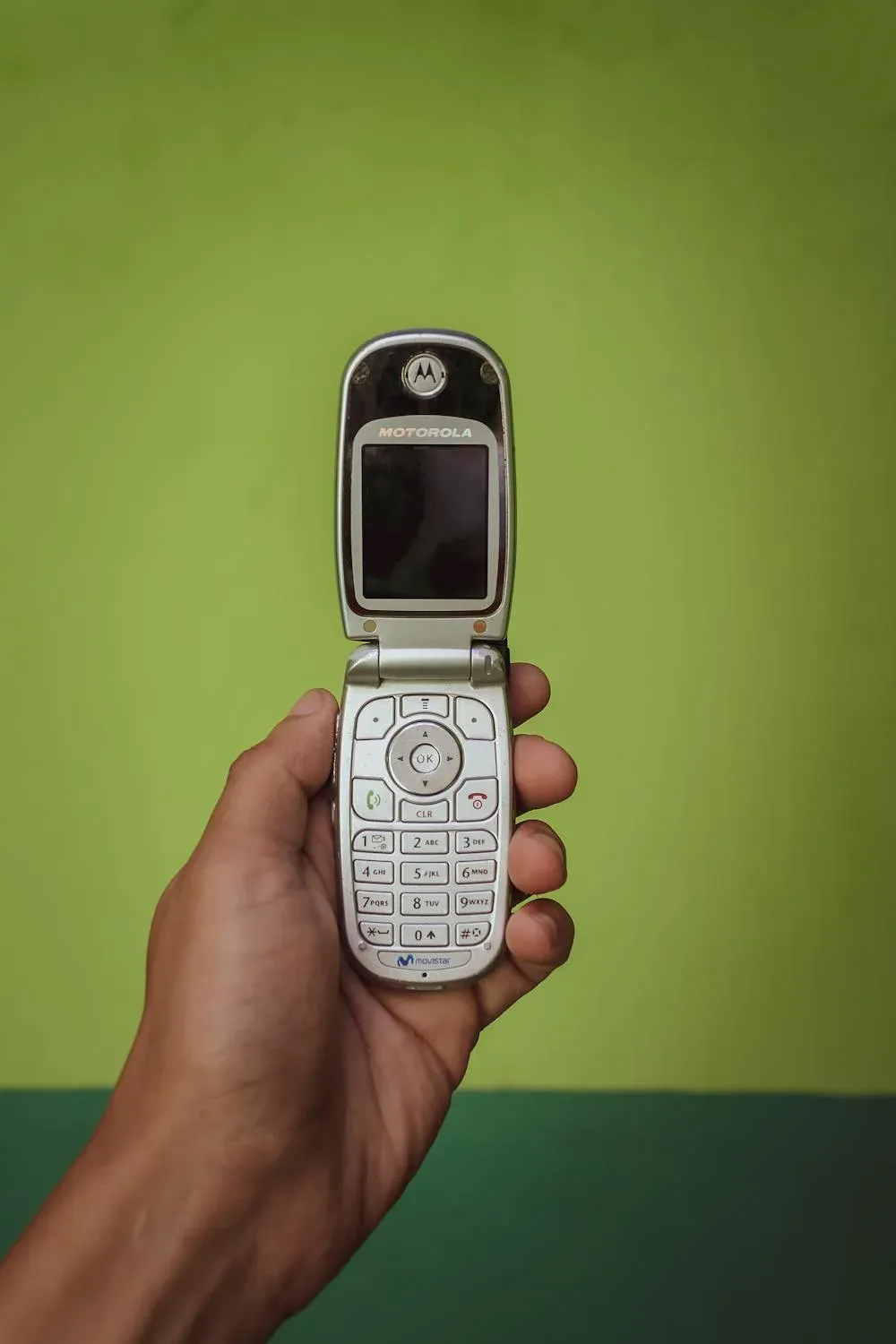 12 Iconic Flip Phones That Were the Peak of Cool