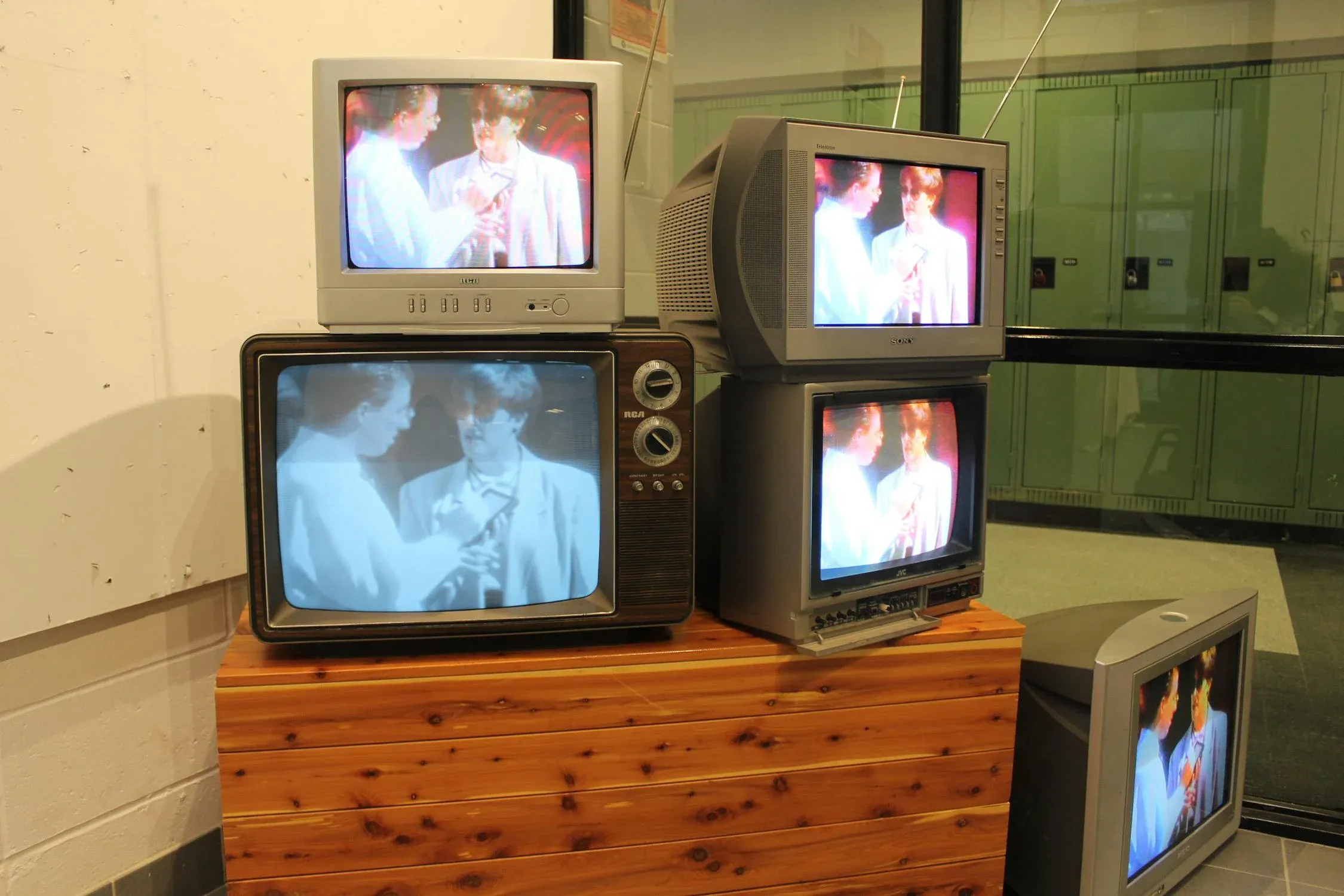 12 Unexplained Commercials from the ’80s and ’90s
