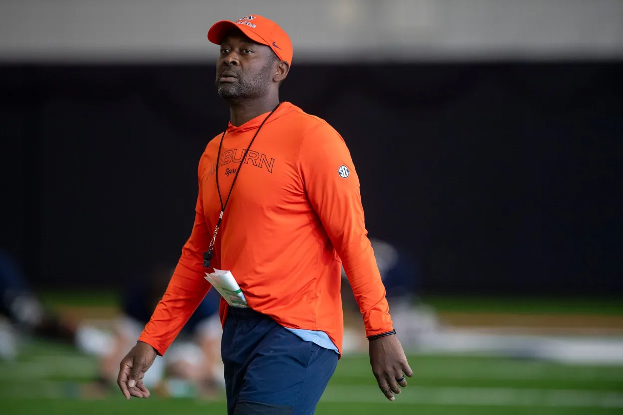 Alabama Expected to Hire Derrick Nix as Wide Receivers Coach