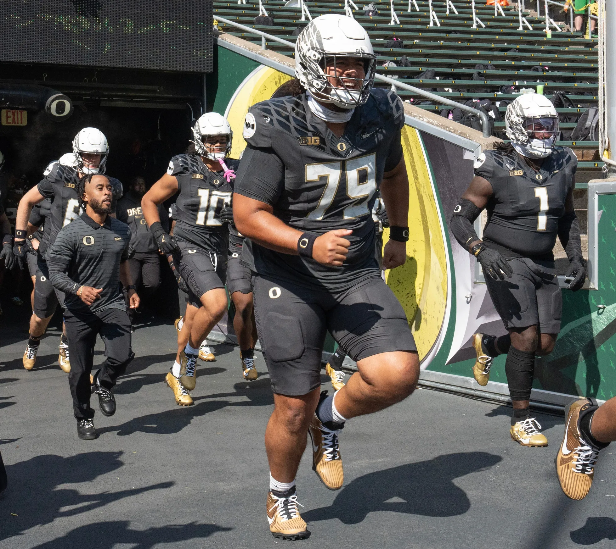 Oregon Reserve Lineman Lipe Moala Enters Transfer Portal Amid CFP Run