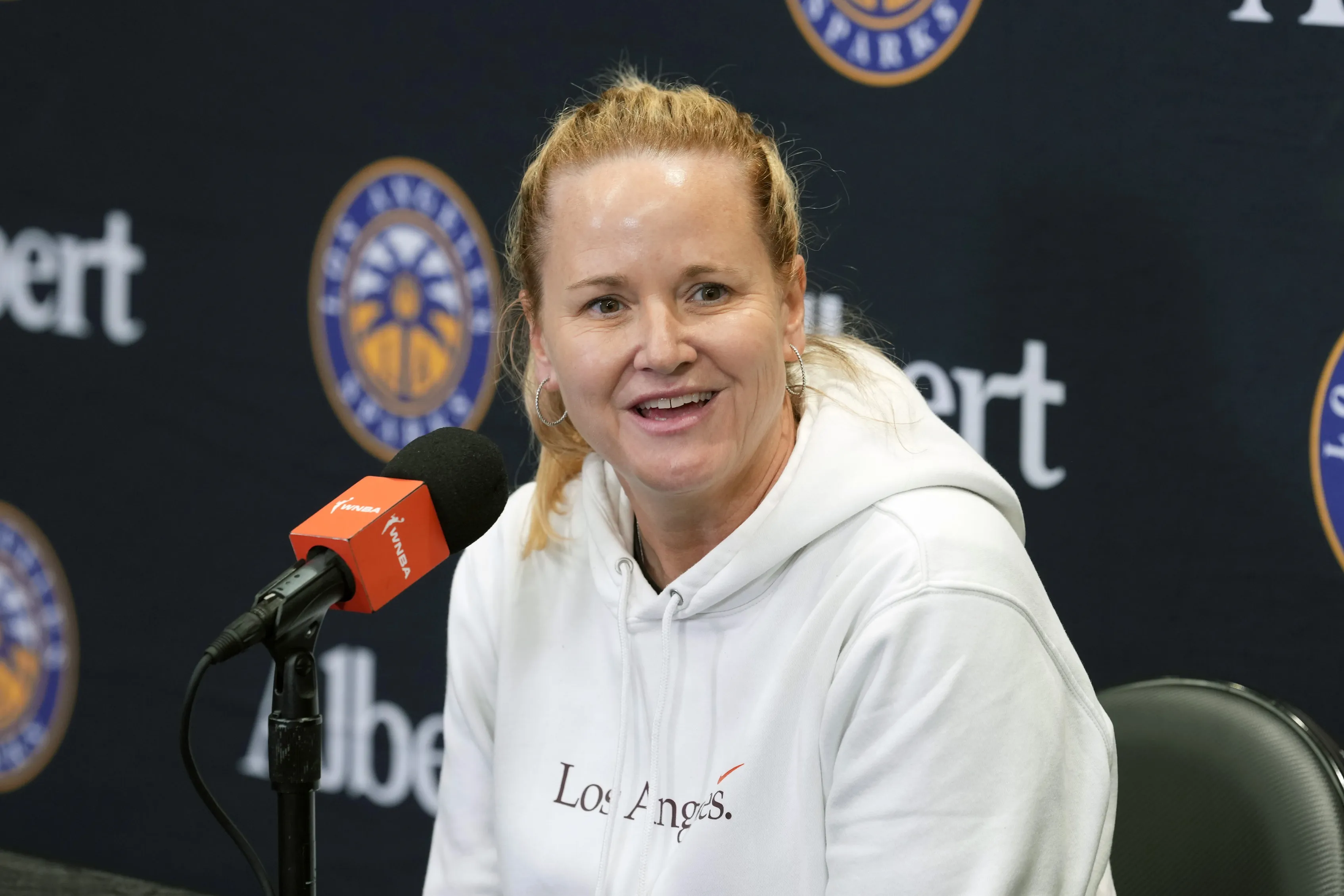 Lynne Roberts Remains Confident Despite Sparks' Injury-Plagued Start to Season