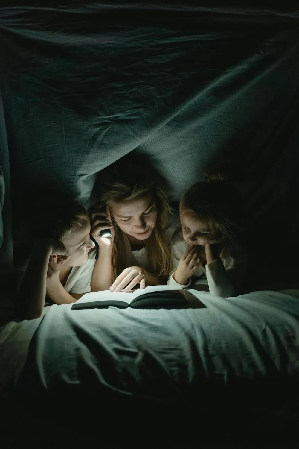 15 Urban Legends from the ’70s and ’80s That Kept Us Awake