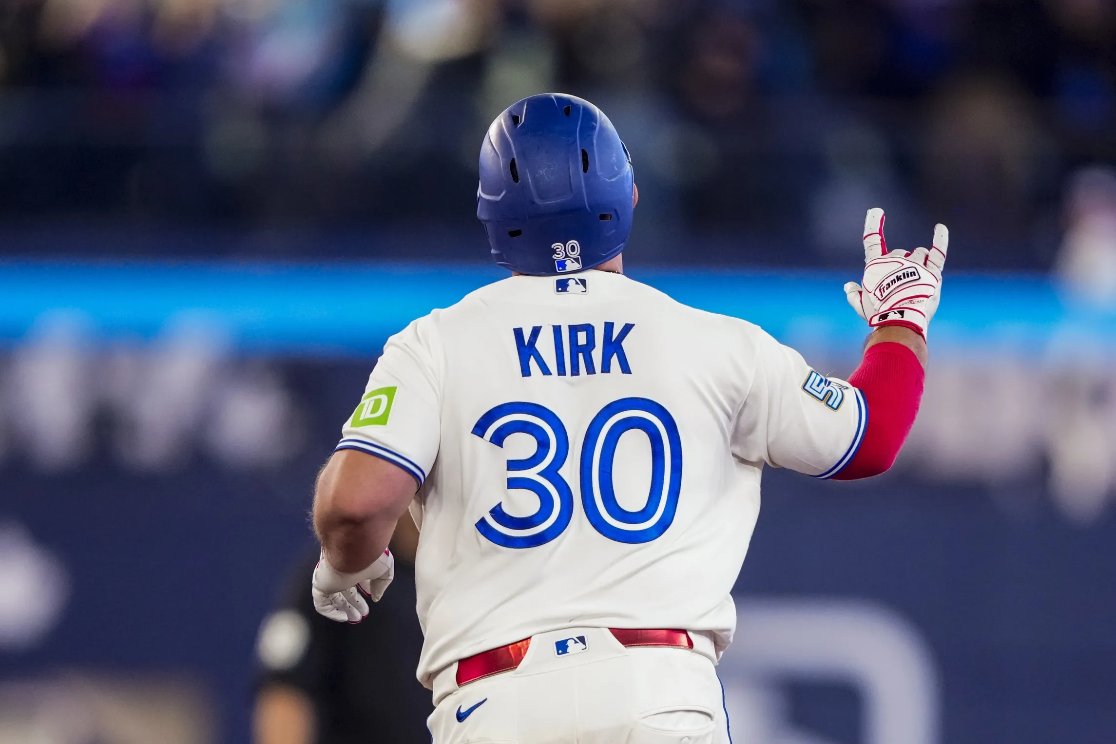 Alejandro Kirk Injury Casts Shadow Over Blue Jays’ Extra-Inning Loss to White Sox